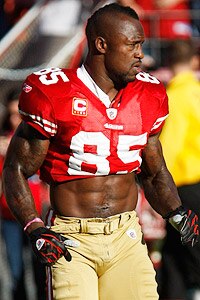 When Mike Singletary benched Alex Smith during a game in 2010, tight end Vernon Davis sided with Smith and insisted he had to play.