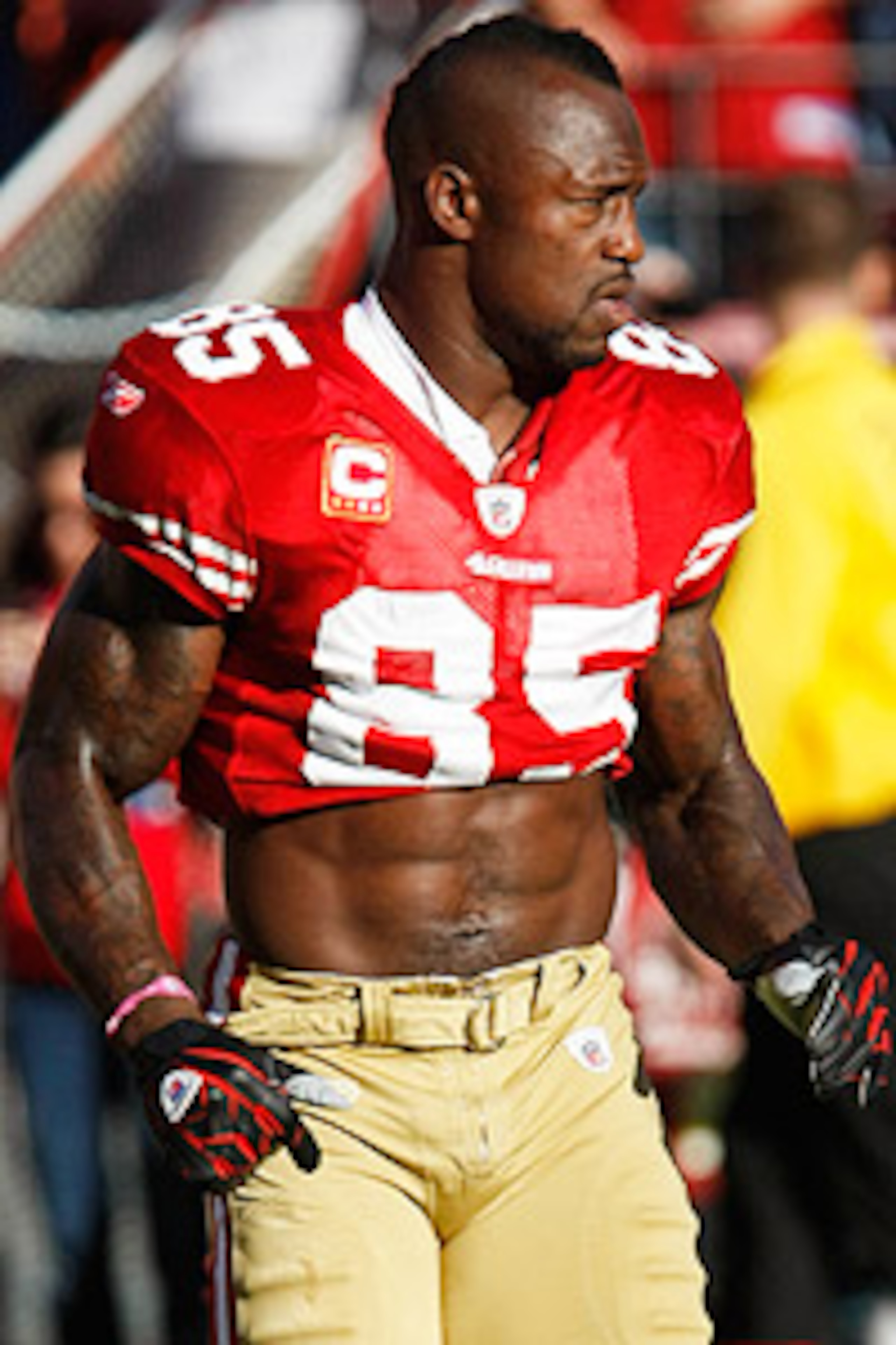 When Mike Singletary benched Alex Smith during a game in 2010, tight end Vernon Davis sided with Smith and insisted he had to play.