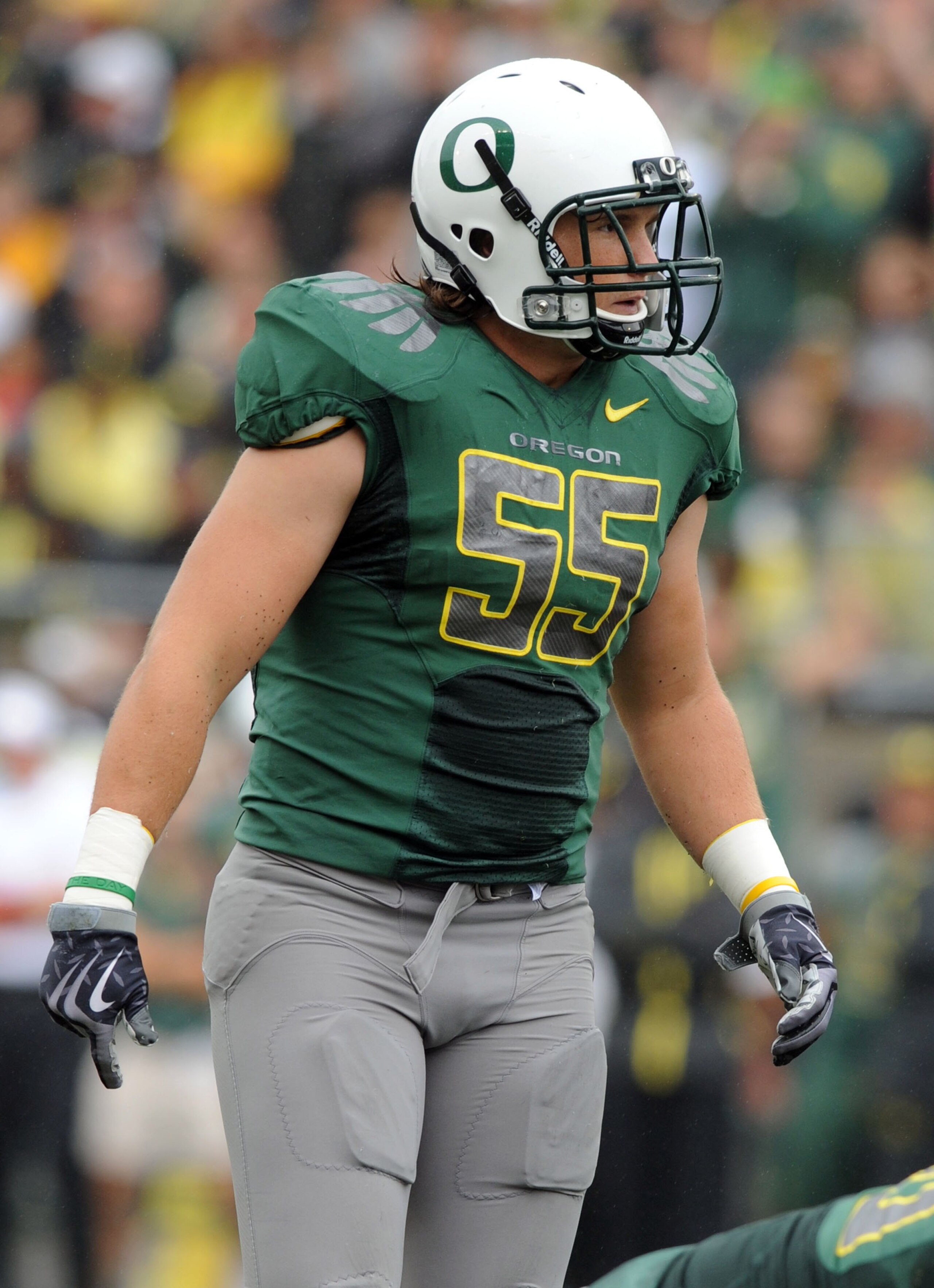 EUGENE, OR - SEPTEMBER 19: Casey Matthews #55 of the Oregon Ducks reads the offense at the line of scrimmage in the first quarter of the game against the Utah Utes at Autzen Stadium on September 19, 2009 in Eugene, Oregon. Oregon won the game 31-24. (Pho EUGENE, OR - SEPTEMBER 19: Casey Matthews #55 of the Oregon Ducks reads the offense at the line of scrimmage in the first quarter of the game against the Utah Utes at Autzen Stadium on September 19, 2009 in Eugene, Oregon. Oregon won the game 31-24. (Pho