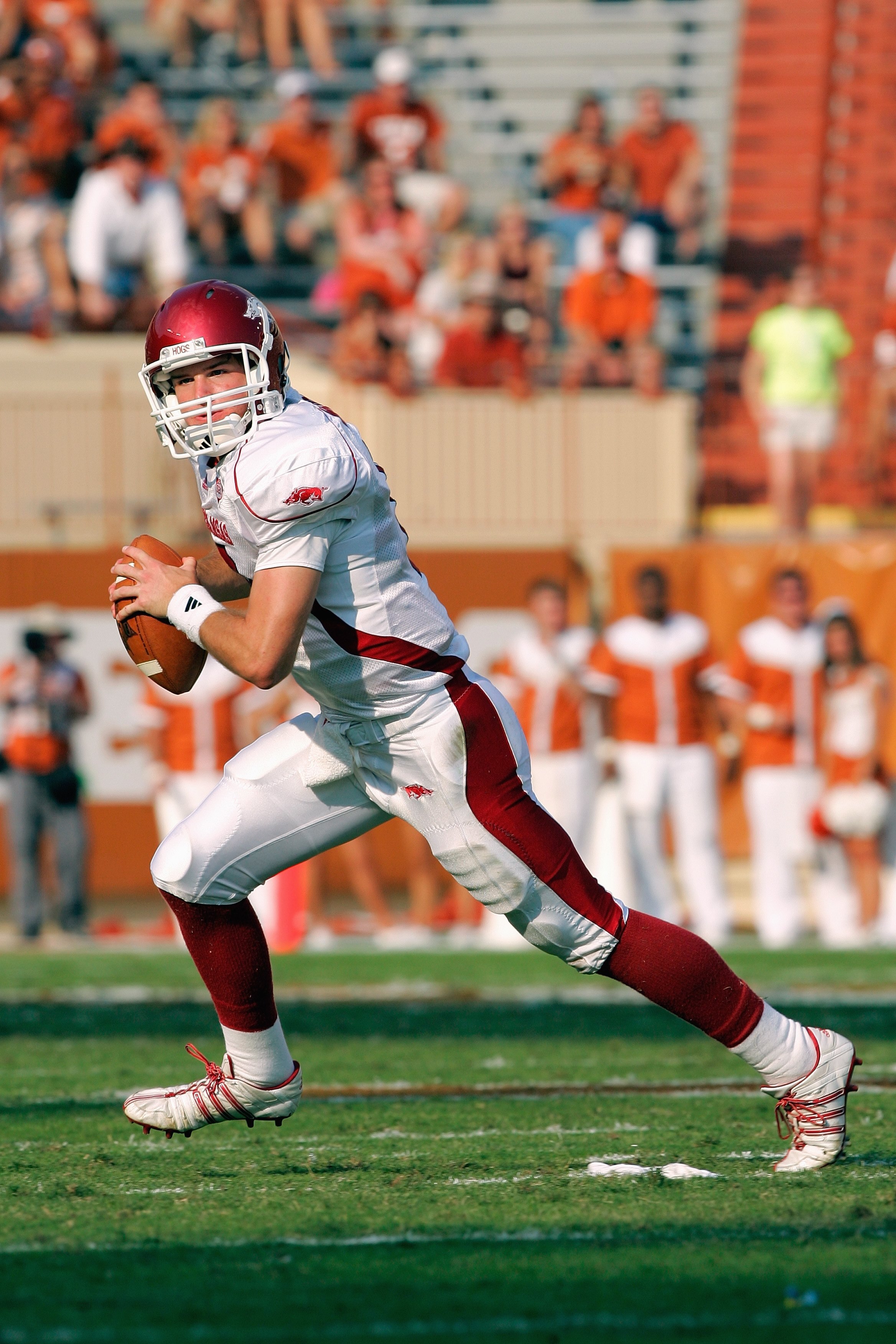 AUSTIN, TX - SEPTEMBER 27:  Quarterback Tyler Wilson #8 of the Arkansas Razorbacks moves to pass the ball during the game against the Texas Longhorns on September 27, 2008 at Darrell K Royal-Texas Memorial Stadium in Austin, Texas.  Texas won 52-10.  (Pho