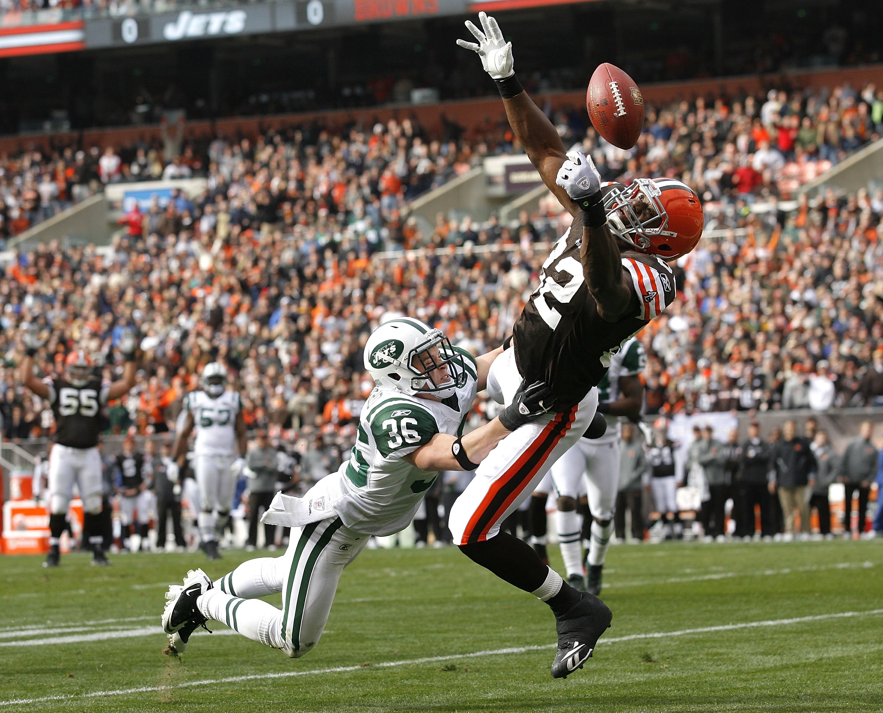 CLEVELAND - NOVEMBER 14:  Tight end Benjamin Watson #82 of the Cleveland Browns dives for a pass against safety Jim Leonhard #36 of the New York Jets at Cleveland Browns Stadium on November 14, 2010 in Cleveland, Ohio.  (Photo by Matt Sullivan/Getty Image
