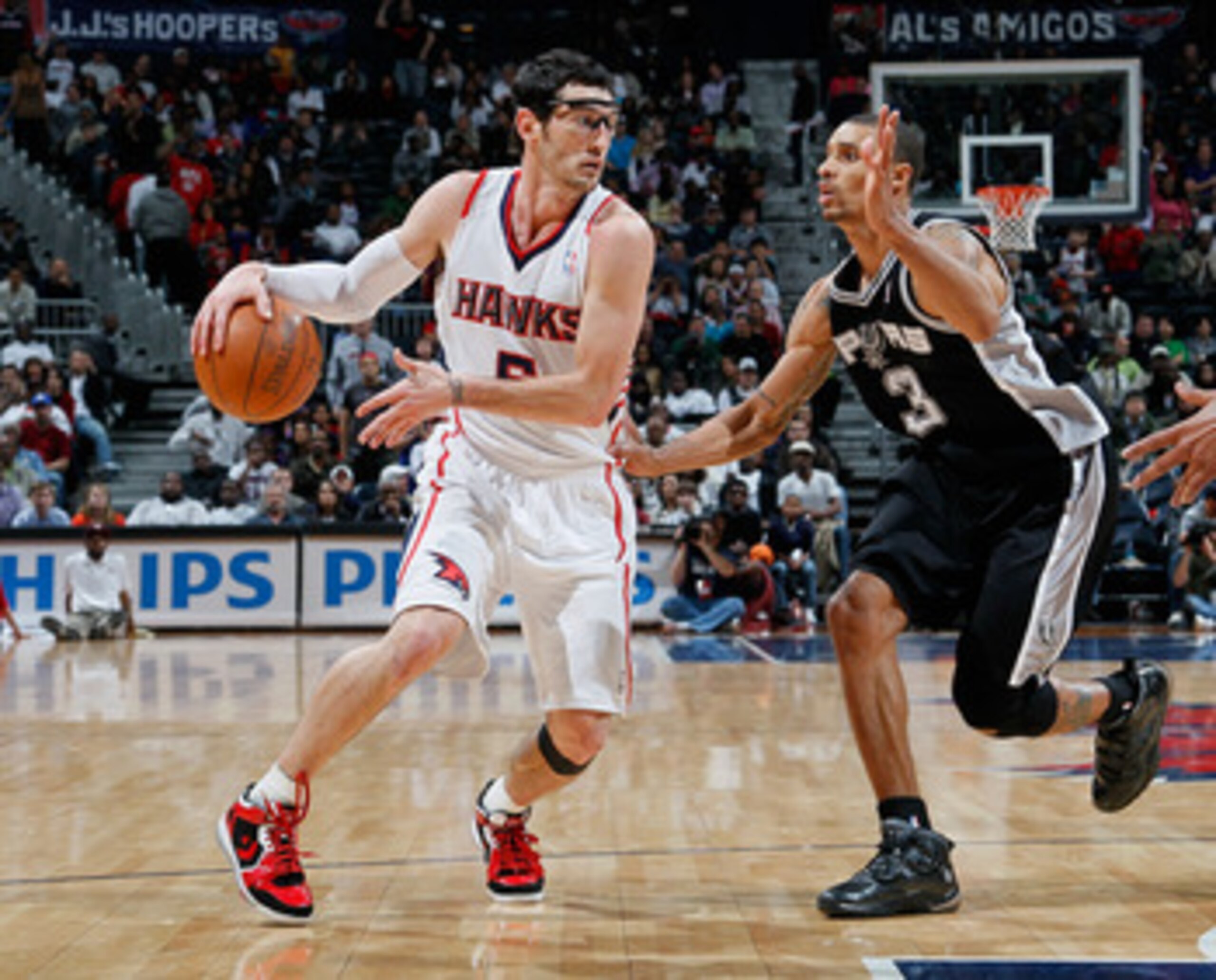 ATLANTA, GA - APRIL 05:  Kirk Hinrich #6 of the Atlanta Hawks against George Hill #3 of the San Antonio Spurs at Philips Arena on April 5, 2011 in Atlanta, Georgia.  NOTE TO USER: User expressly acknowledges and agrees that, by downloading and/or using th