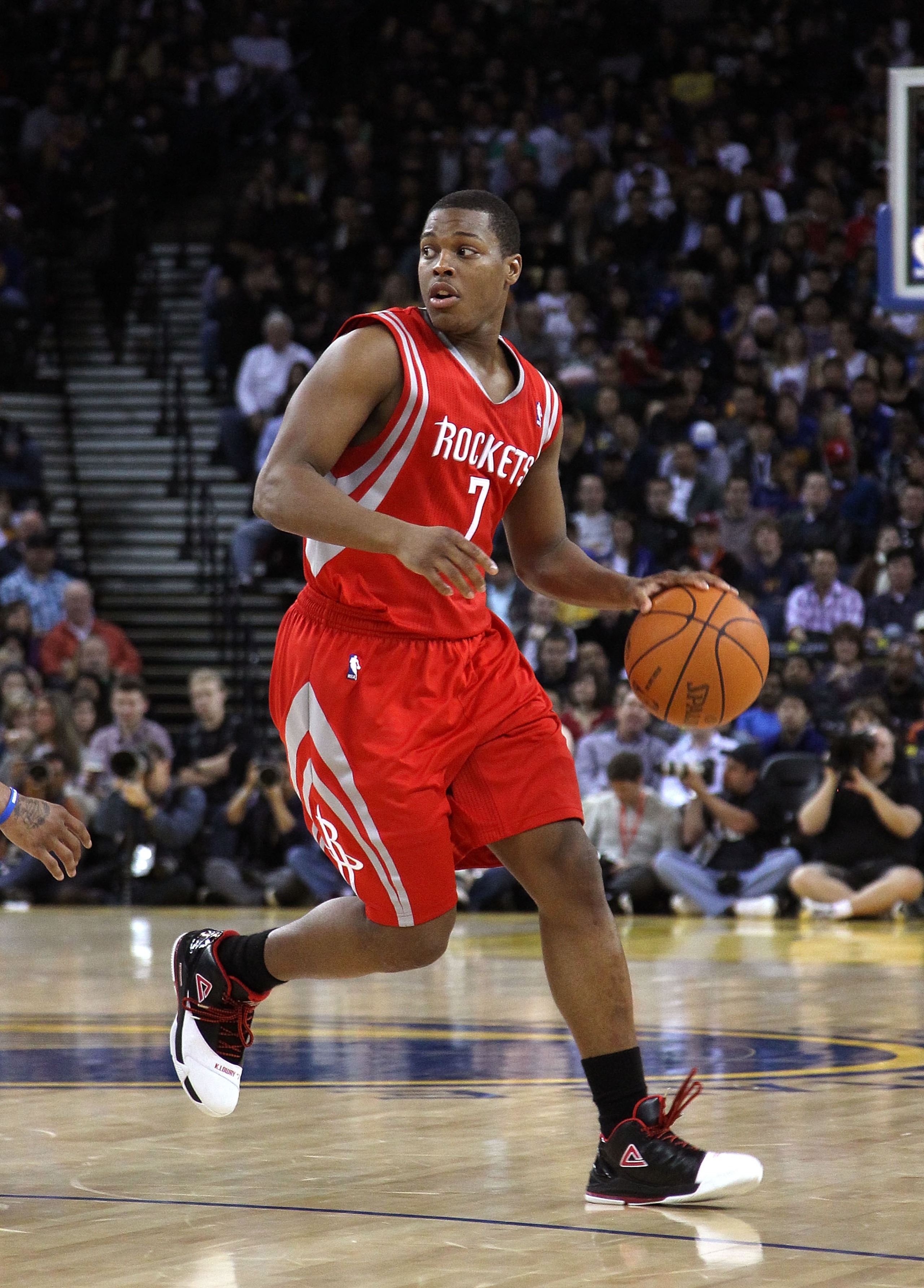 OAKLAND, CA - DECEMBER 20: Kyle Lowry #7 of the Houston Rockets in action against the Golden State Warriors at Oracle Arena on December 20, 2010 in Oakland, California. NOTE TO USER: User expressly acknowledges and agrees that, by downloading and or usin OAKLAND, CA - DECEMBER 20: Kyle Lowry #7 of the Houston Rockets in action against the Golden State Warriors at Oracle Arena on December 20, 2010 in Oakland, California. NOTE TO USER: User expressly acknowledges and agrees that, by downloading and or usin