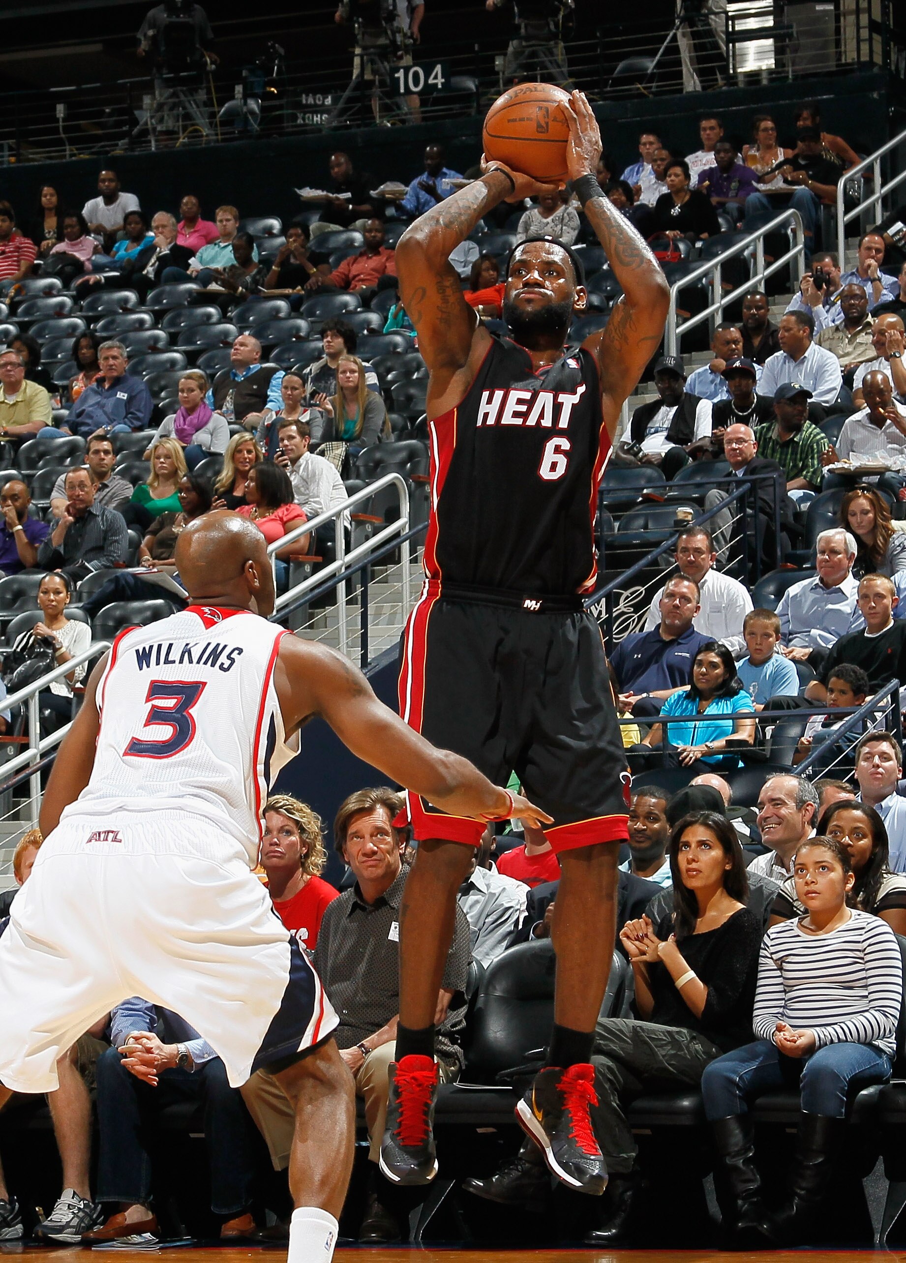 ATLANTA, GA - APRIL 11:  LeBron James #6 of the Miami Heat shoots over Damien Wilkins #3 of the Atlanta Hawks at Philips Arena on April 11, 2011 in Atlanta, Georgia.  NOTE TO USER: User expressly acknowledges and agrees that, by downloading and/or using t