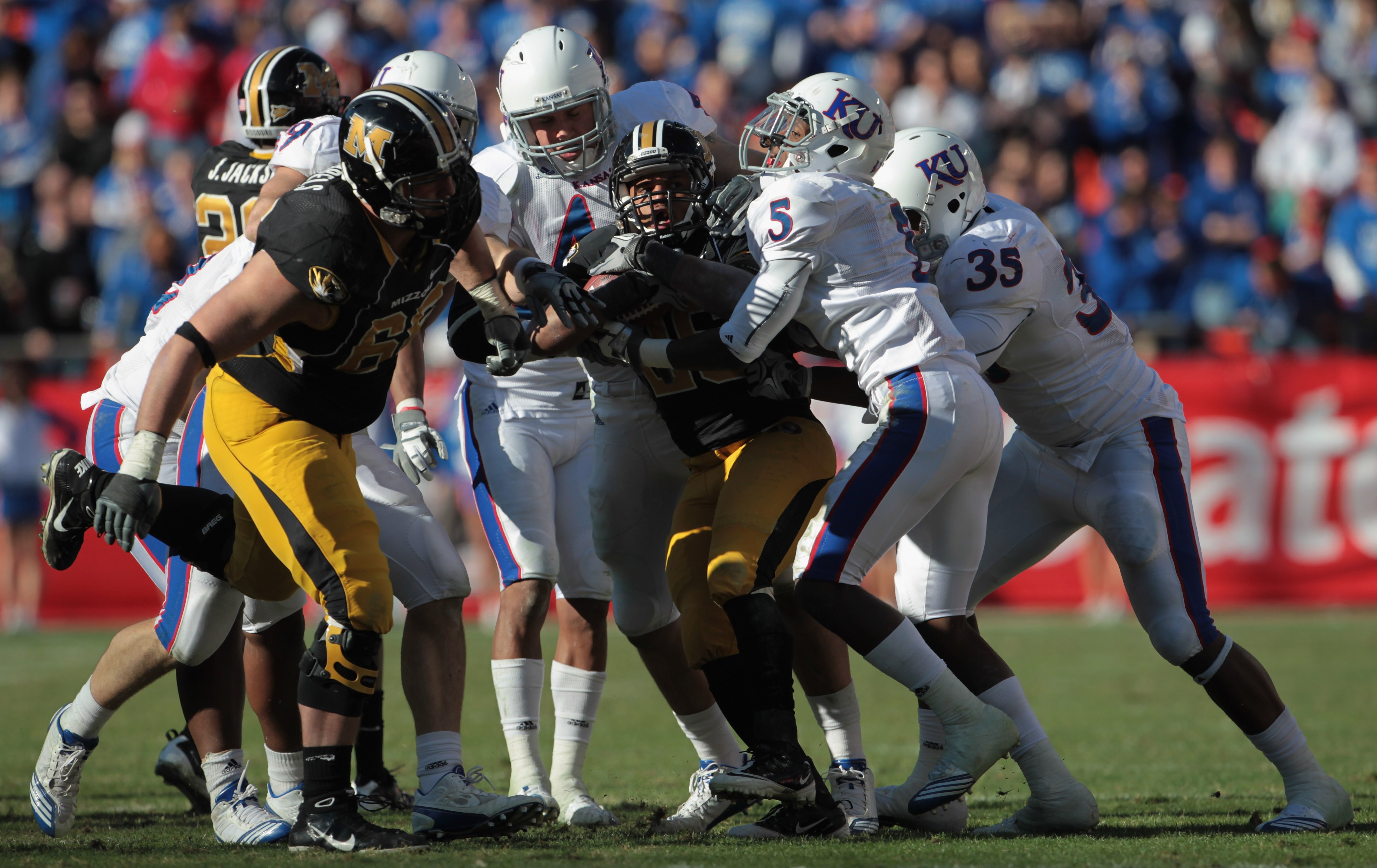 KANSAS CITY, MO - NOVEMBER 27:  De'Vion Moore #26 of the Missouri Tigers carries the ball during the game against the Kansas Jayhawks on November 27, 2010 at Arrowhead Stadium in Kansas City, Missouri.  (Photo by Jamie Squire/Getty Images)