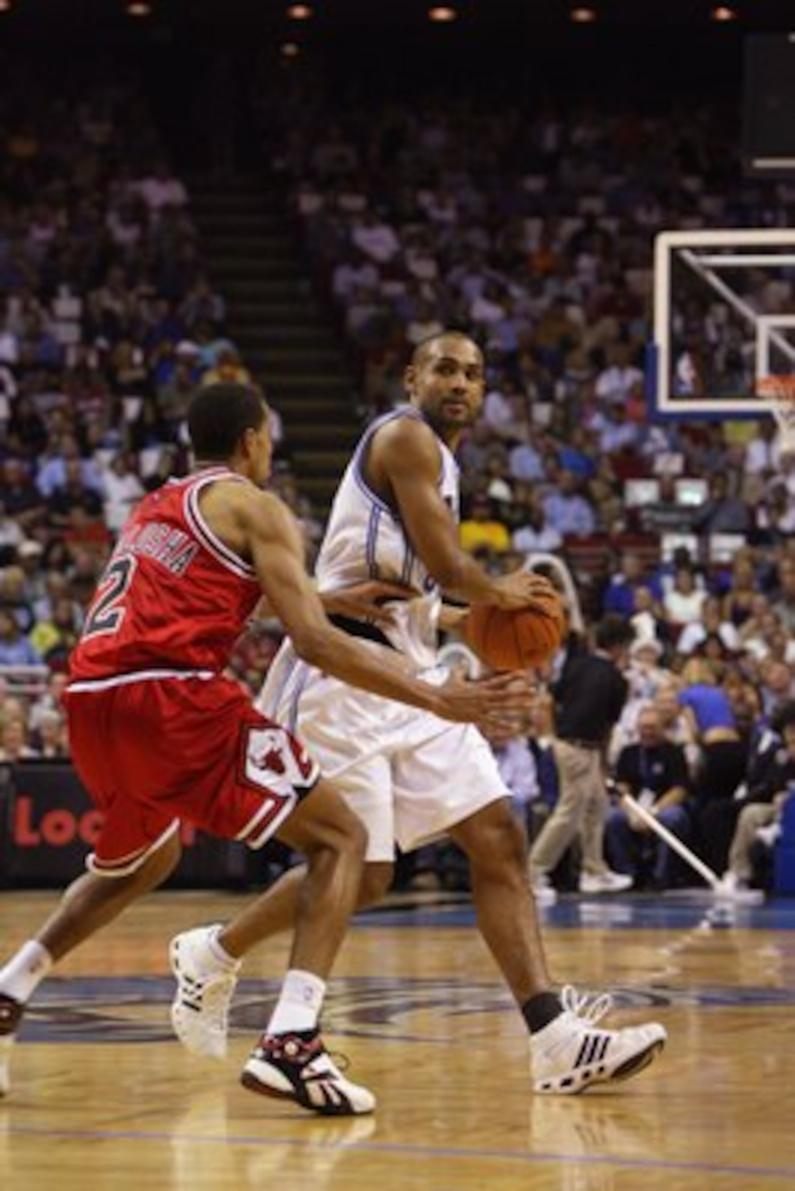 ORLANDO, FL - NOVEMBER 1:  Grant Hill #33 of the Orlando Magic dribbles against Thabo Sefolosha #2 of the Chicago Bulls on November 1, 2006 at TD Waterhouse Centre in Orlando, Florida. The Magic won 109-94. NOTE TO USER: User expressly acknowledges and ag