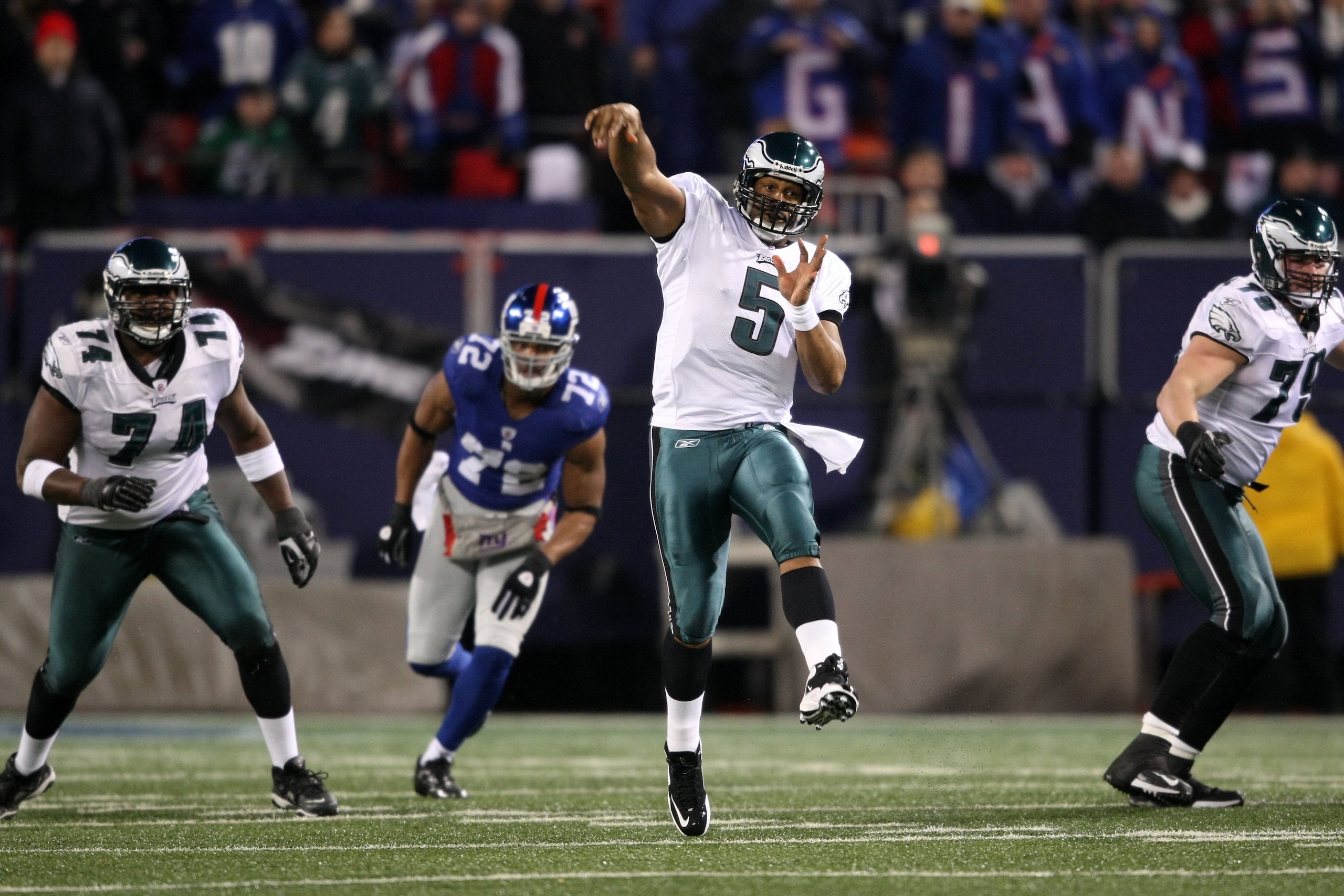 EAST RUTHERFORD, NJ - DECEMBER 13:  Donovan McNabb #5 of the Philadelphia Eagles throws a pass against the New York Giants at Giants Stadium on December 13, 2009 in East Rutherford, New Jersey.  (Photo by Nick Laham/Getty Images)