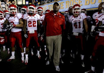PASADENA, CA - SEPTEMBER 18:  Head coach Kevin Sumlin of the Houston Cougars leads his team onto the field before the game with the UCLA Bruins at the Rose Bowl on September 18, 2010 in Pasadena, California.  (Photo by Stephen Dunn/Getty Images)