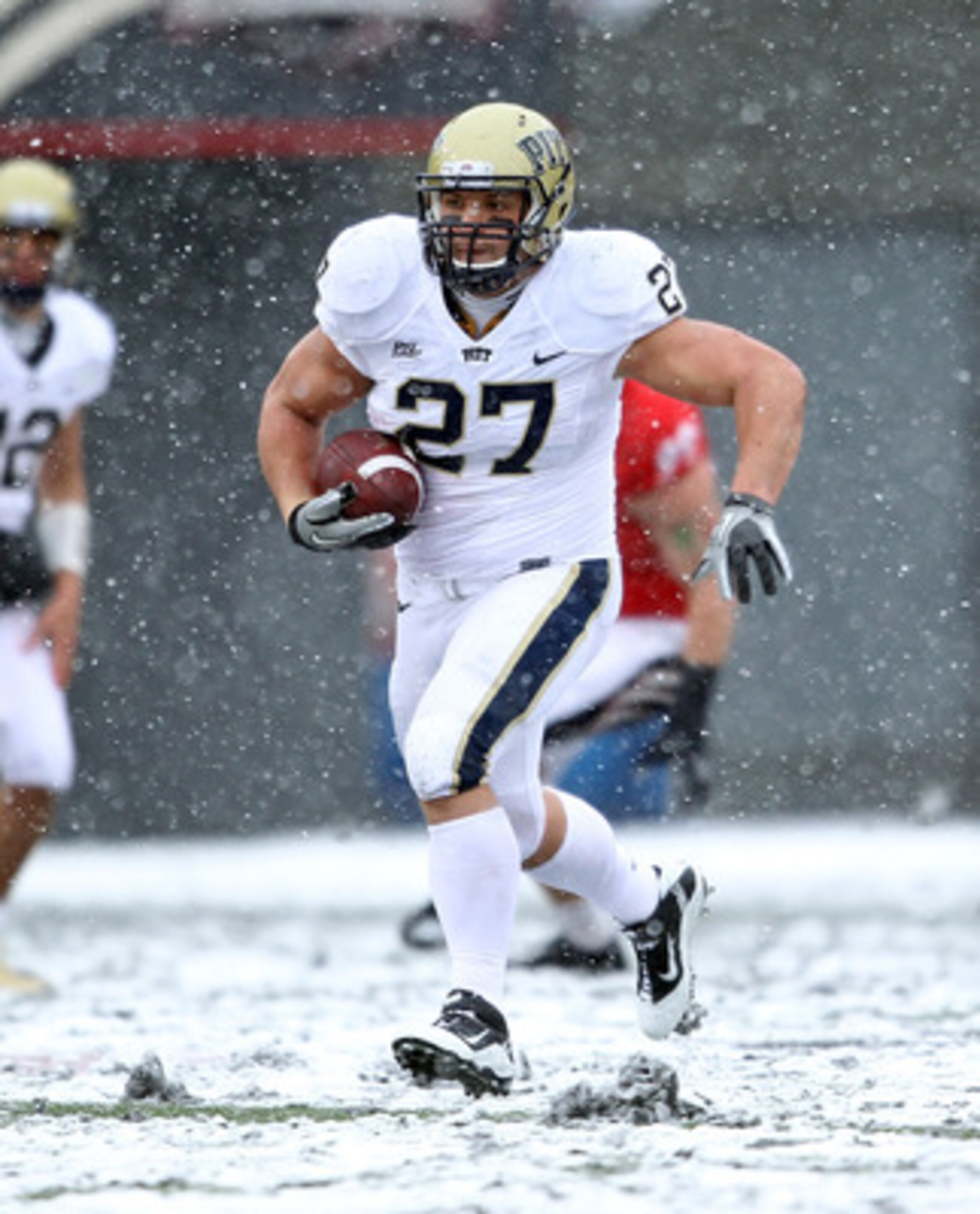 CINCINNATI, OH - DECEMBER 04: Henry Hynoski #27 of the Pittsburgh Panthers runs with the ball during the Big East Conference game against the Cincinnati Bearcats at Nippert Stadium on December 4, 2010 in Cincinnati, Ohio. Pittsburgh won 28-10. (Photo b CINCINNATI, OH - DECEMBER 04: Henry Hynoski #27 of the Pittsburgh Panthers runs with the ball during the Big East Conference game against the Cincinnati Bearcats at Nippert Stadium on December 4, 2010 in Cincinnati, Ohio. Pittsburgh won 28-10. (Photo b