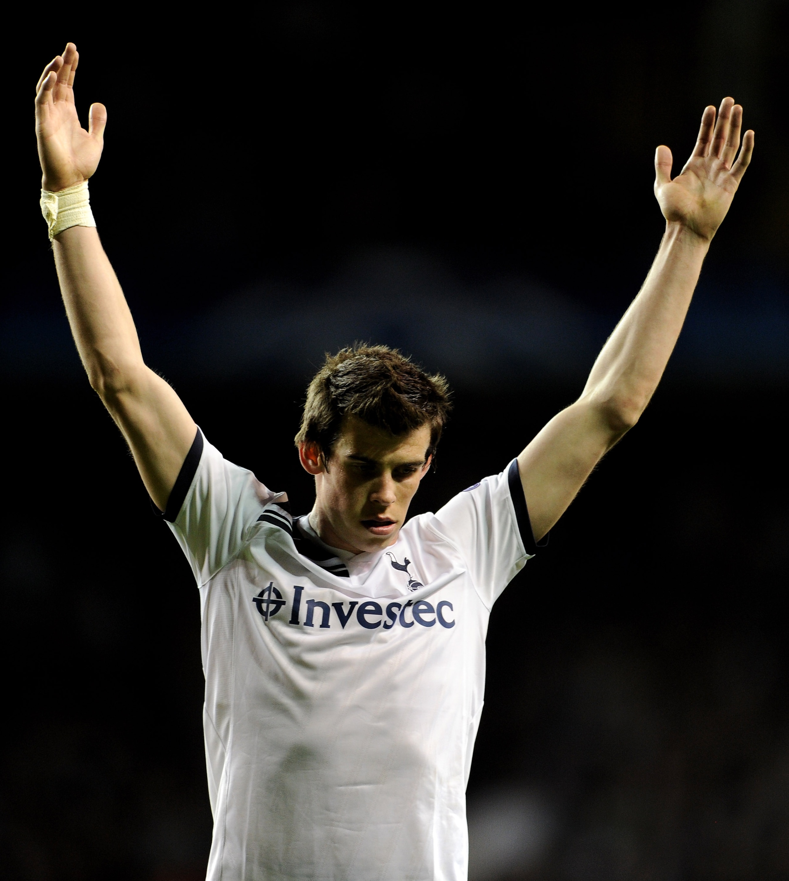 LONDON, ENGLAND - APRIL 13: Gareth Bale of Spurs shows his dejection during the UEFA Champions League quarter final second leg match between Tottenham Hotspur and Real Madrid at White Hart Lane on April 13, 2011 in London, England. (Photo by Jasper Juin LONDON, ENGLAND - APRIL 13: Gareth Bale of Spurs shows his dejection during the UEFA Champions League quarter final second leg match between Tottenham Hotspur and Real Madrid at White Hart Lane on April 13, 2011 in London, England. (Photo by Jasper Juin