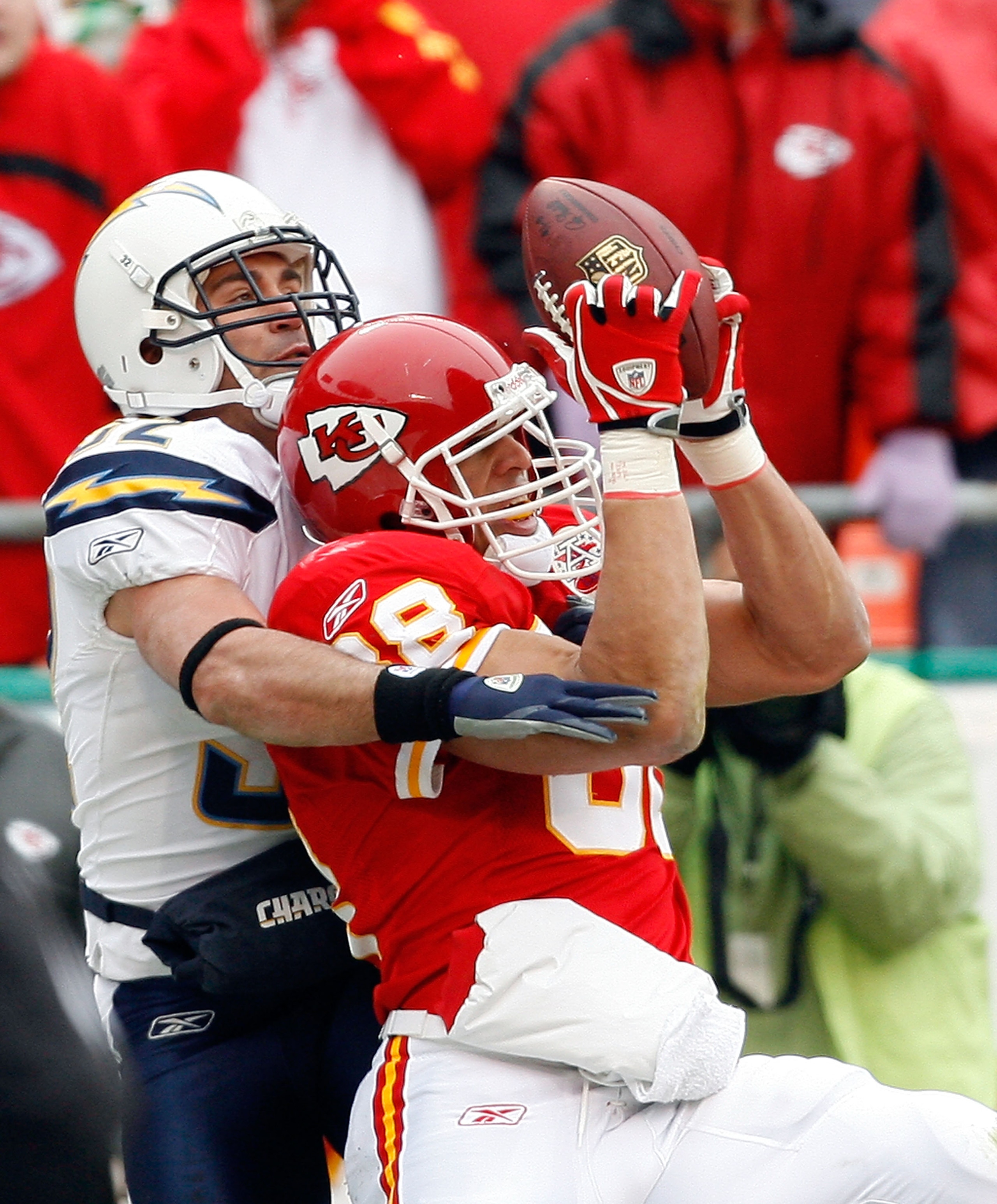 KANSAS CITY, MO - DECEMBER 14: Tony Gonzalez #88 of the Kansas City Chiefs makes a catch for a touchdown in front of Eric Weddle #32 of the San Diego Chargers for a 7-0 lead during the first half on December 14, 2008 at Arrowhead Stadium in Kansas City, M