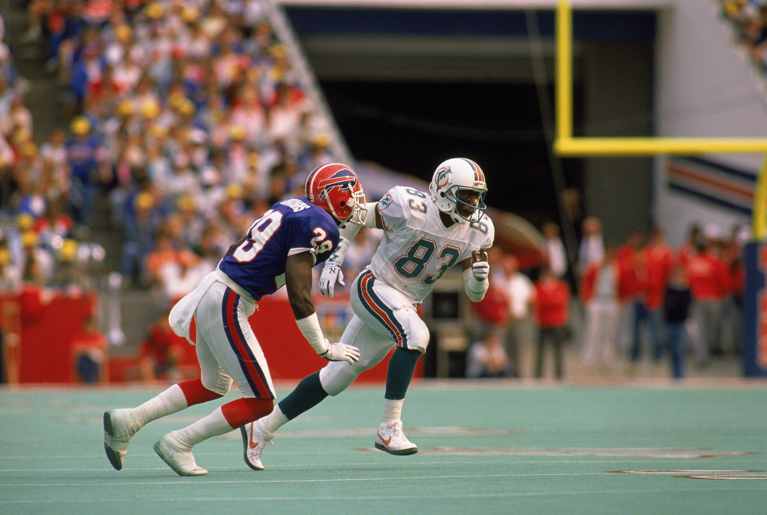 BUFFALO, NY ?? SEPTEMBER 11:  Wide receiver Mark Clayton #83 of the Miami Dolphins runs a pattern during a NFL game against the Buffalo Bills on September 11, 1988 at Rich Stadium in Buffalo, New York.  The Bills defeated the Dolphins 9-6.  (Photo by Rick