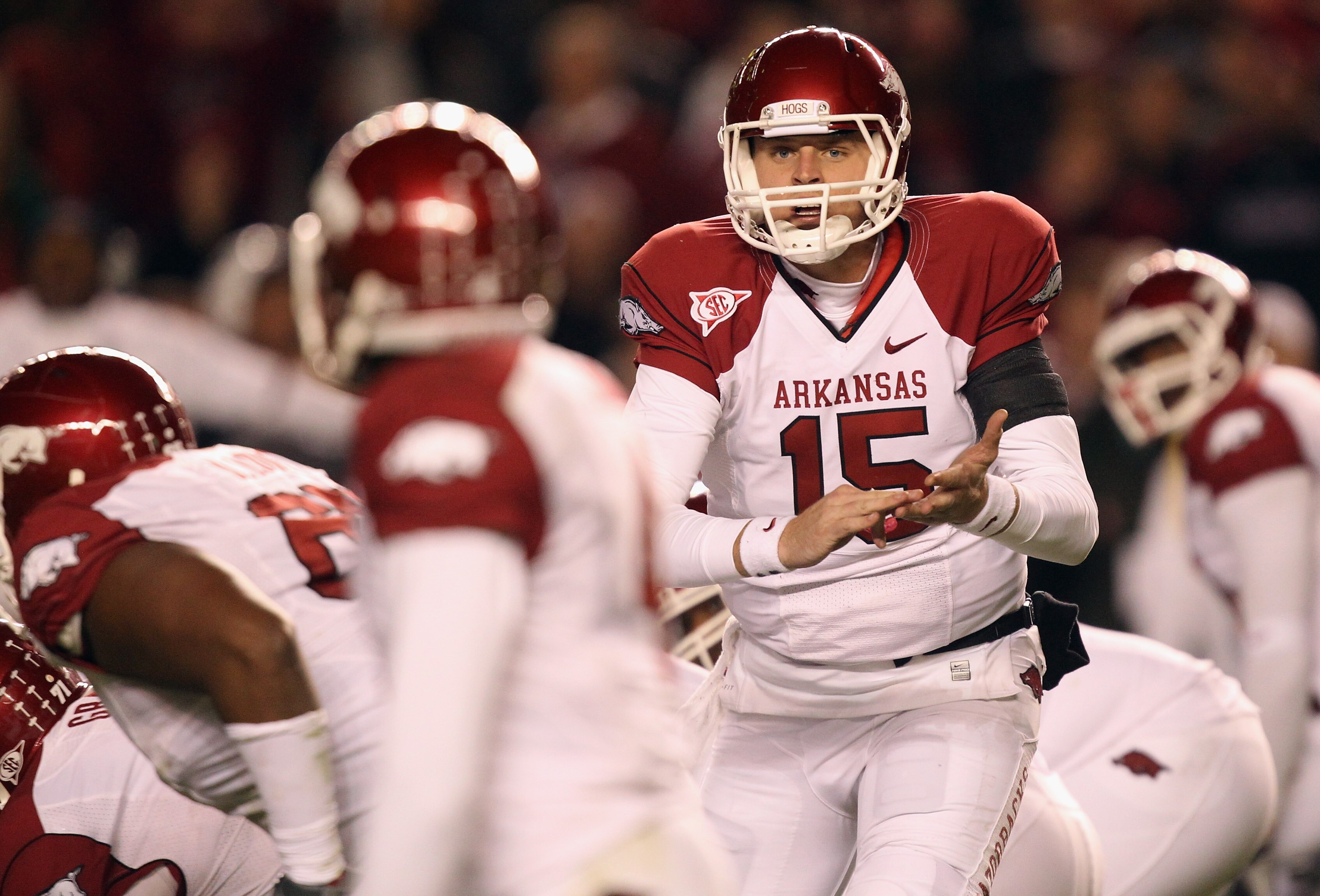 COLUMBIA, SC - NOVEMBER 06:  Ryan Mallett #15 of the Arkansas Razorbacks calls a play against the South Carolina Gamecocks during their game at Williams-Brice Stadium on November 6, 2010 in Columbia, South Carolina.  (Photo by Streeter Lecka/Getty Images)