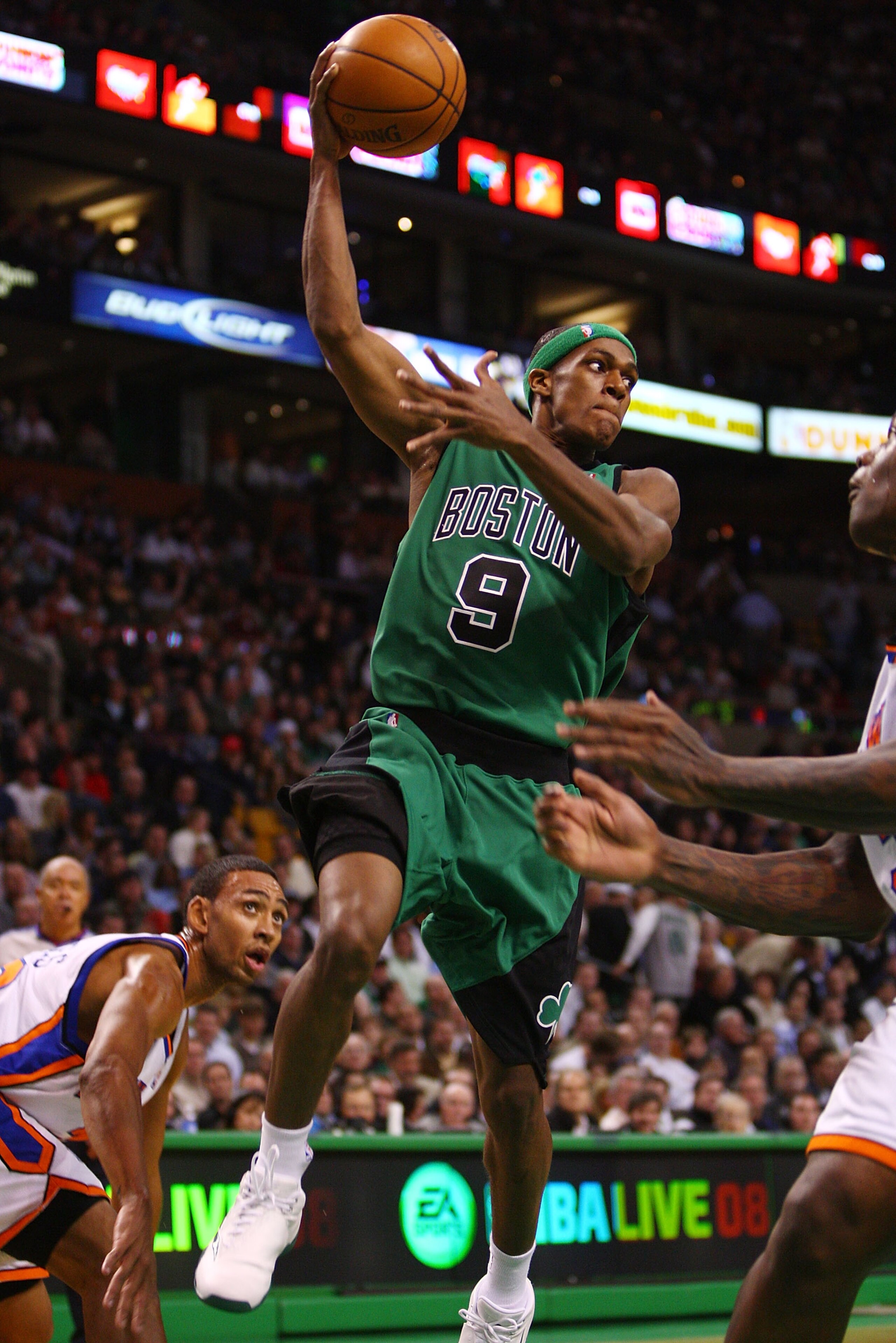 BOSTON - NOVEMBER 29: Rajon Rondo #9 of the Boston Celtics passes the ball as Jared Jeffries #20 of the New York Knicks defends at the TD Banknorth Garden November 29, 2007 in Boston, Massachusetts. NOTE TO USER: User expressly acknowledges and agrees t BOSTON - NOVEMBER 29: Rajon Rondo #9 of the Boston Celtics passes the ball as Jared Jeffries #20 of the New York Knicks defends at the TD Banknorth Garden November 29, 2007 in Boston, Massachusetts. NOTE TO USER: User expressly acknowledges and agrees t