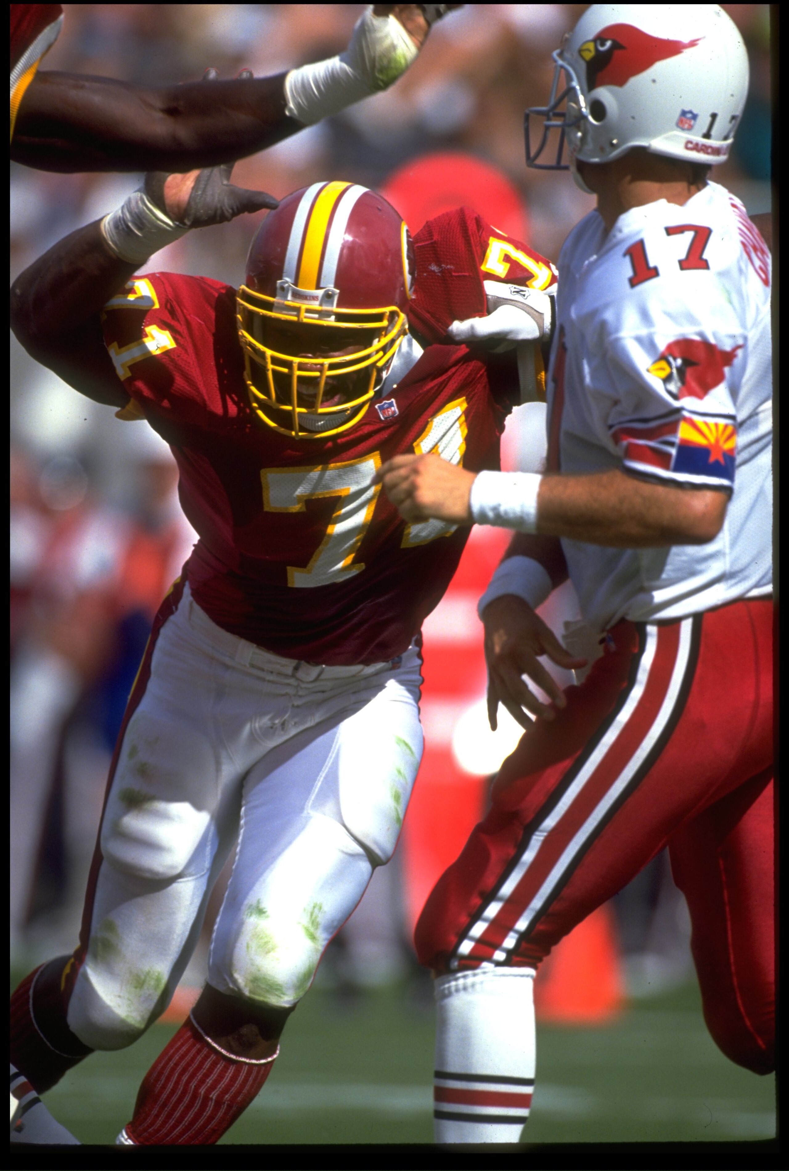 4 Oct 1992: WASHINGTON REDSKINS DEFENSIVE LINEMAN CHARLES MANN #71 ATTEMPTS TO SACK PHOENIX CARDINALS QUARTERBACK CHRIS CHANDLER #17 DURING THE REDSKINS 27-24 LOSS AT SUN DEVIL STADIUM IN TEMPE, ARIZONA.