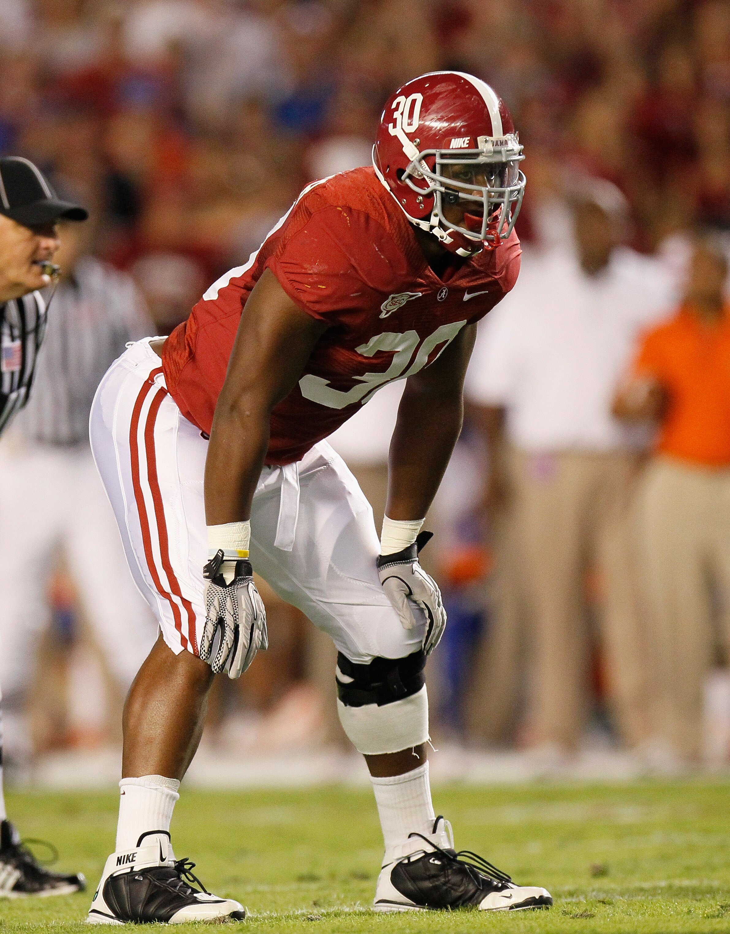 TUSCALOOSA, AL - OCTOBER 02:  Dont'a Hightower #30 of the Alabama Crimson Tide against the Florida Gators at Bryant-Denny Stadium on October 2, 2010 in Tuscaloosa, Alabama.  (Photo by Kevin C. Cox/Getty Images)