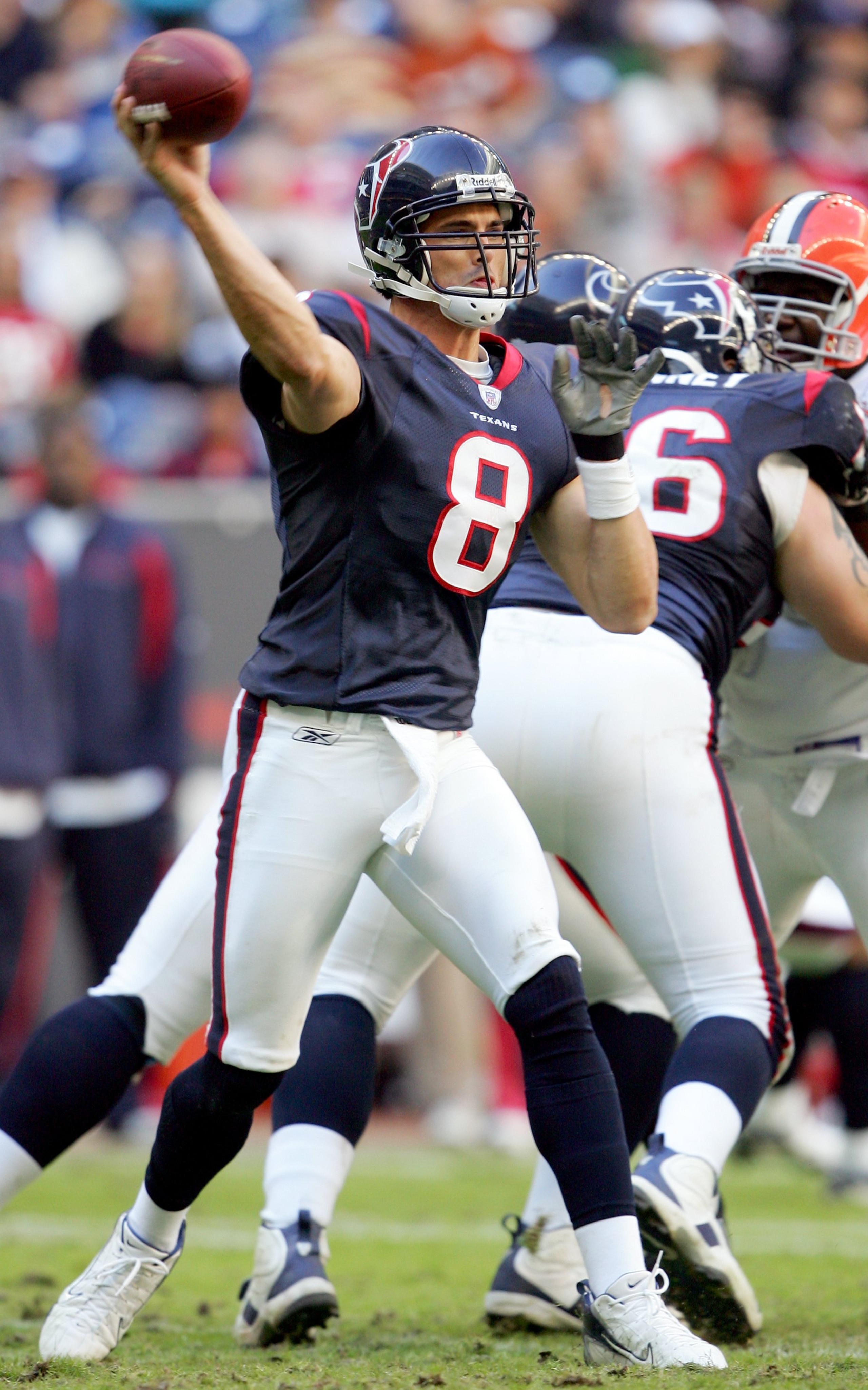HOUSTON, TX - DECEMBER 31:  Quarterback David Carr #8 of the Houston Texans passes during the game against the Cleveland Browns on December 31, 2006 at Reliant Stadium in Houston, Texas. The Texans defeated the Browns 14-6.  (Photo by Lisa Blumenfeld/Gett
