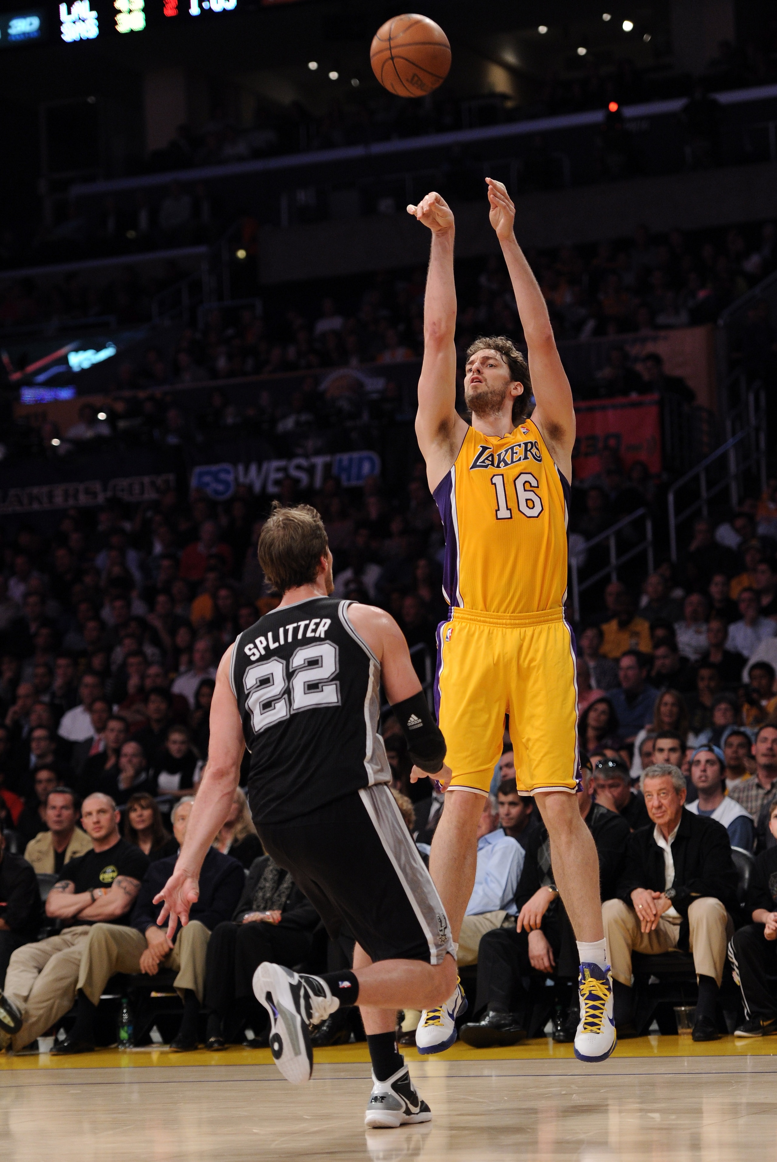 LOS ANGELES, CA - APRIL 12: Pau Gasol #16 of the Los Angeles Lakers shoots a jumper over Tiago Splitter #22 of the San Antonio Spurs at Staples Center on April 12, 2011 in Los Angeles, California. NOTE TO USER: User expressly acknowledges and agrees tha LOS ANGELES, CA - APRIL 12: Pau Gasol #16 of the Los Angeles Lakers shoots a jumper over Tiago Splitter #22 of the San Antonio Spurs at Staples Center on April 12, 2011 in Los Angeles, California. NOTE TO USER: User expressly acknowledges and agrees tha