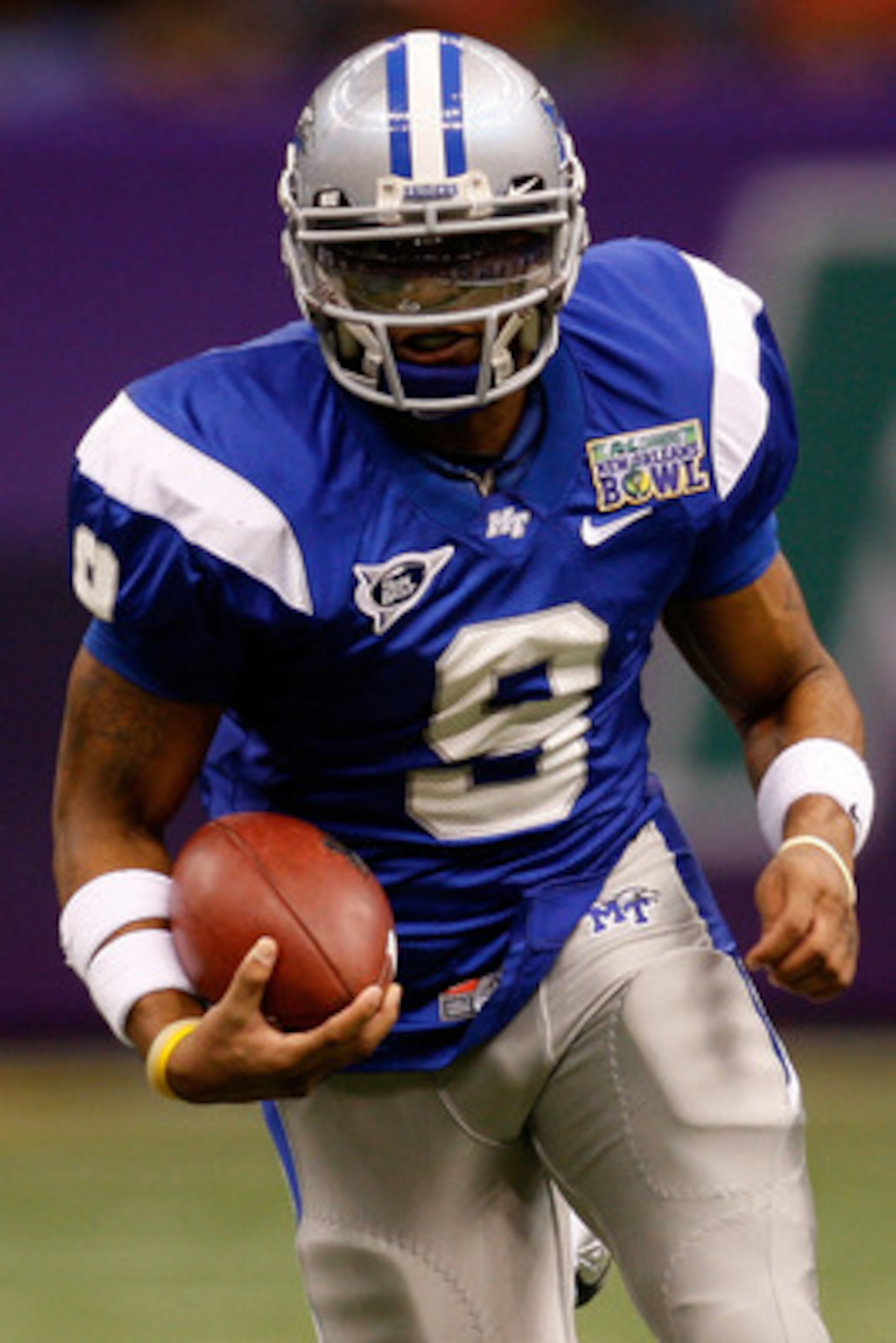 NEW ORLEANS - DECEMBER 20: Dwight Dasher #9 of the Middle Tennessee Blue Raiders runs against the Southern Miss Golden Eagles during the R+L Carriers New Orleans Bowl at the Louisiana Superdome on December 20, 2009 in New Orleans, Louisiana. The Blue Ra NEW ORLEANS - DECEMBER 20: Dwight Dasher #9 of the Middle Tennessee Blue Raiders runs against the Southern Miss Golden Eagles during the R+L Carriers New Orleans Bowl at the Louisiana Superdome on December 20, 2009 in New Orleans, Louisiana. The Blue Ra