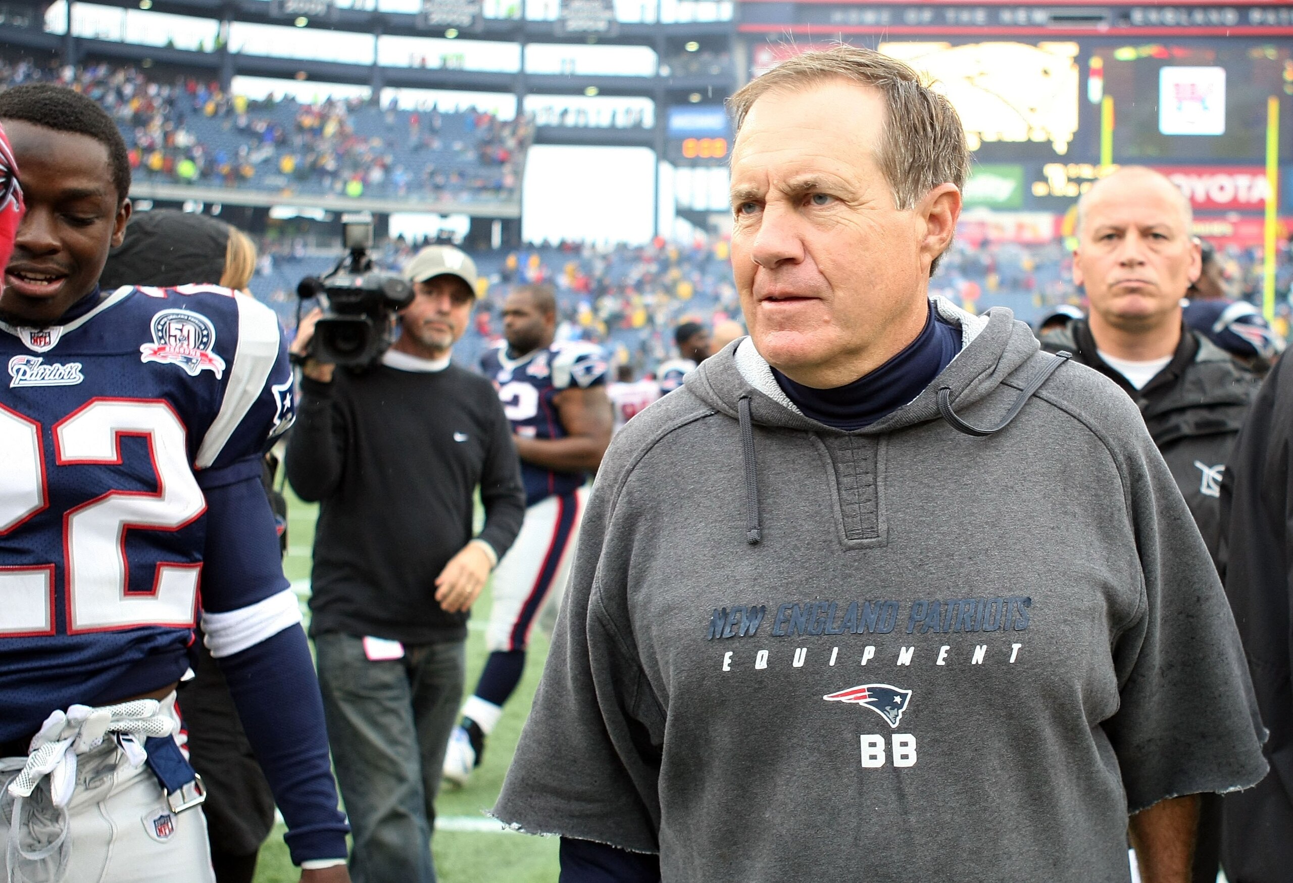FOXBORO, MA - SEPTEMBER 27: Head coach Bill Belichick of the New England Patriots walks off the field after the game against the Atlanta Falcons on September 27, 2009 at Gillette Stadium in Foxboro, Massachusetts. The Patriots defeated the Falcons 26-10. FOXBORO, MA - SEPTEMBER 27: Head coach Bill Belichick of the New England Patriots walks off the field after the game against the Atlanta Falcons on September 27, 2009 at Gillette Stadium in Foxboro, Massachusetts. The Patriots defeated the Falcons 26-10.