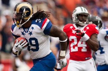 HONOLULU - JANUARY 30:  Steven Jackson #39 of the St. Louis Rams, carries the ball during the 2011 NFL Pro Bowl at Aloha Stadium on January 30, 2011 in Honolulu, Hawaii.  (Photo by Kent Nishimura/Getty Images)