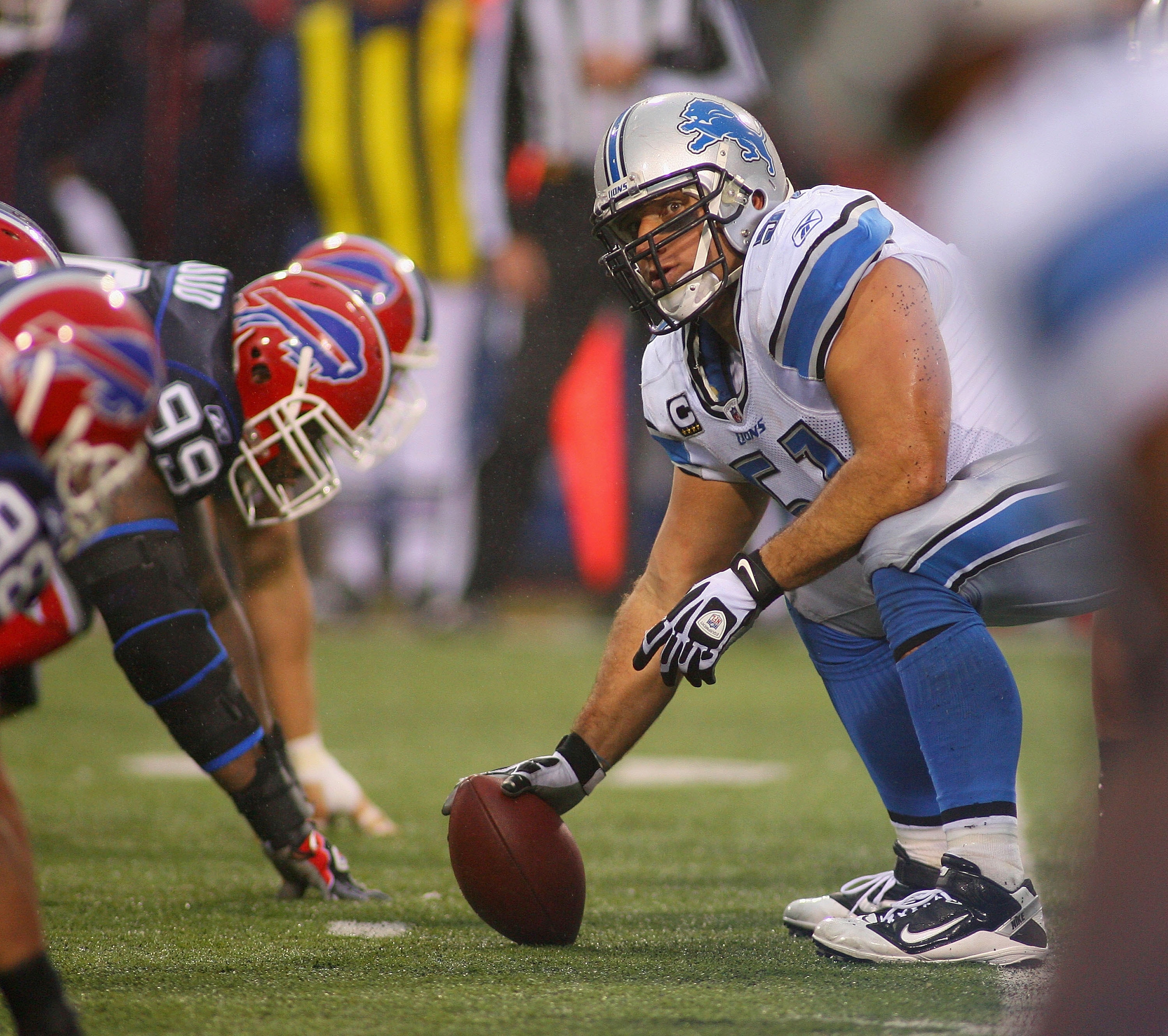 ORCHARD PARK, NY - NOVEMBER 14: Dominic Raiola #51 of the Detroit Lions readies to snap the ball against the Buffalo Bills  at Ralph Wilson Stadium on November 14, 2010 in Orchard Park, New York.  Buffalo won 14-12.(Photo by Rick Stewart/Getty Images)