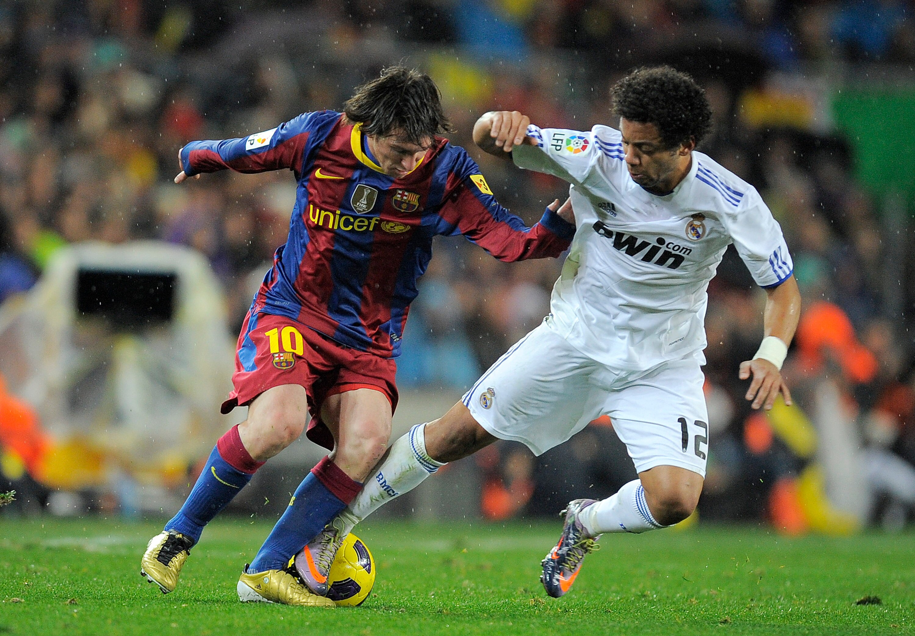 BARCELONA, SPAIN - NOVEMBER 29:  Lionel Messi of Barcelona (L) takes the ball past Marcelo Vieira of Real Madrid during the La Liga match between Barcelona and Real Madrid at the Camp Nou Stadium on November 29, 2010 in Barcelona, Spain.  Barcelona won th
