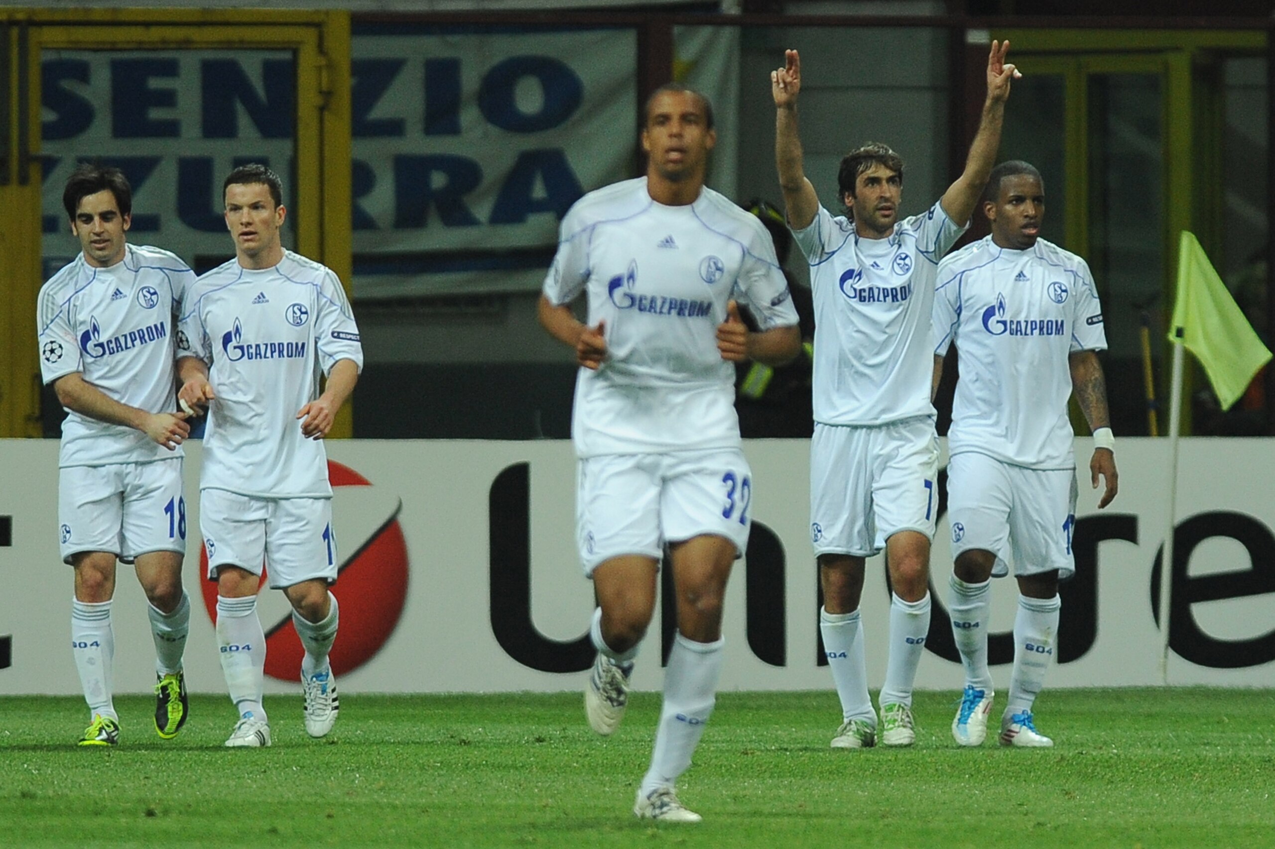 MILAN, ITALY - APRIL 05:  Raul (2nd R) of Schalke 04 celebrates a goal during the UEFA Champions League Quarter Final match between FC Internazionale Milano and Schalke 04 at San Siro Stadium on April 5, 2011 in Milan, Italy.  (Photo by Valerio Pennicino/
