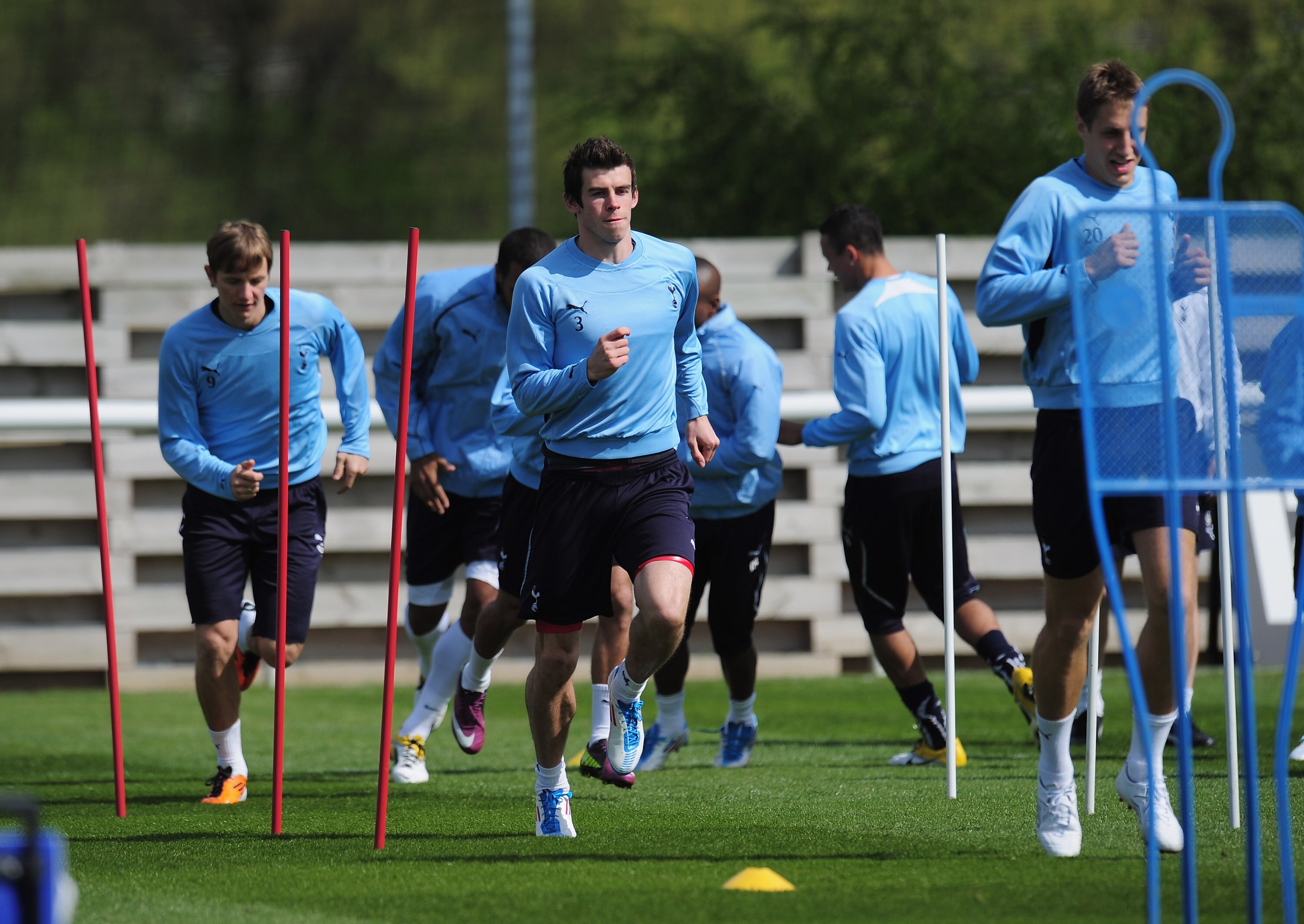 CHIGWELL, ENGLAND - APRIL 12:  Gareth Bale (C) and Tottenham Hotspur players warm up during a training session on the eve of their UEFA Champions League quarter-final second leg match against Real Madrid at Spurs Lodge on April 12, 2011 in Chigwell, Engla
