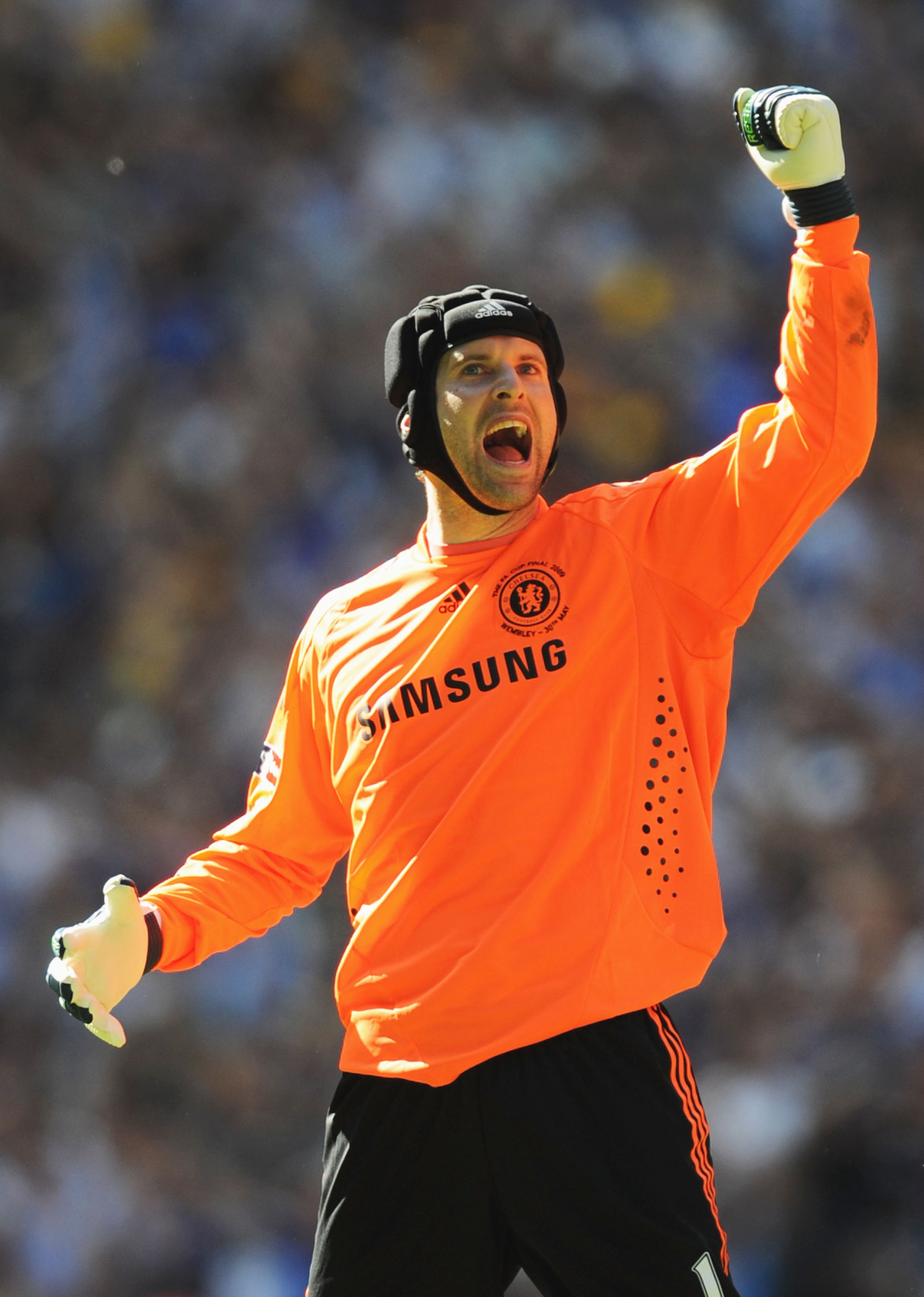 LONDON, ENGLAND - MAY 30: Petr Cech of Chelsea celebrates victory following the FA Cup sponsored by E.ON Final match between Chelsea and Everton at Wembley Stadium on May 30, 2009 in London, England. (Photo by Shaun Botterill/Getty Images) LONDON, ENGLAND - MAY 30: Petr Cech of Chelsea celebrates victory following the FA Cup sponsored by E.ON Final match between Chelsea and Everton at Wembley Stadium on May 30, 2009 in London, England. (Photo by Shaun Botterill/Getty Images)