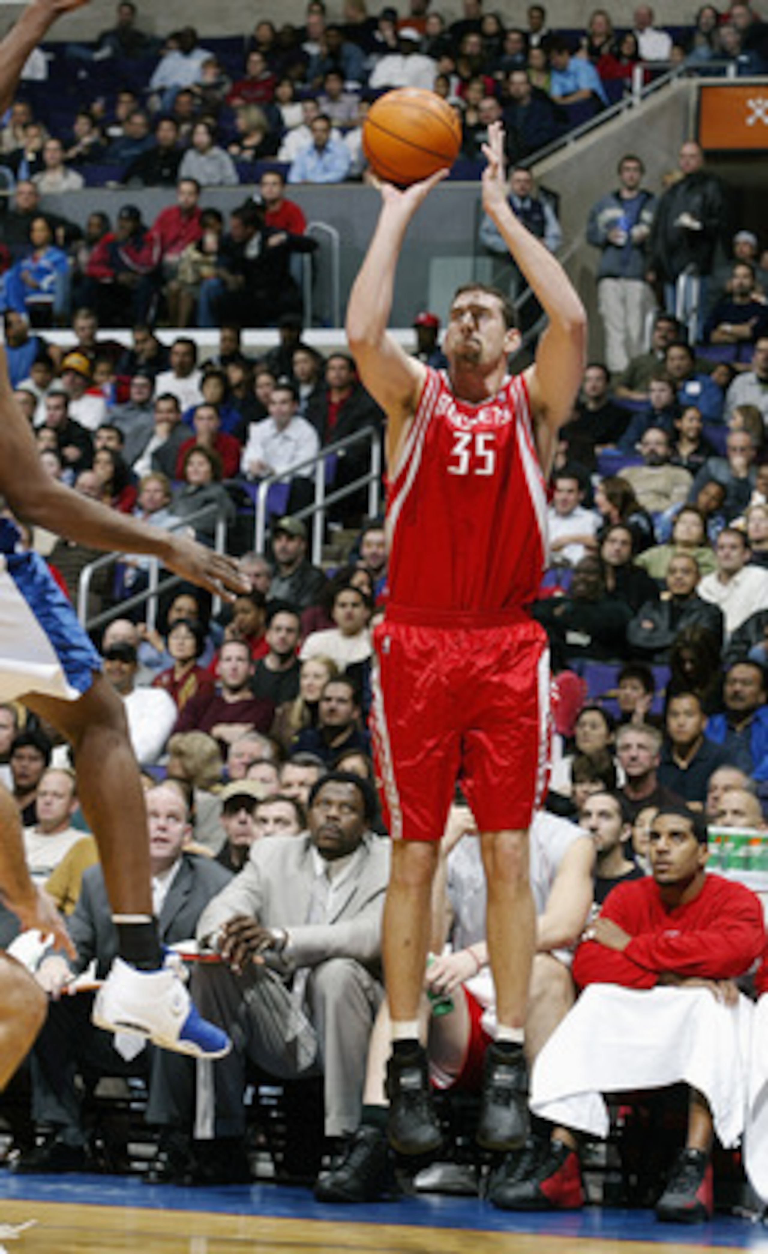LOS ANGELES - NOVEMBER 24:  Scott Padgett #35 of the Houston Rockets shoots a jumper during the game against the Los Angeles Clippers on November 24, 2003 at the Staples Center in Los Angeles, California. The Rockets won 105-90.  NOTE TO USER: User expres