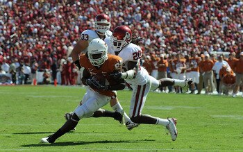 DALLAS - OCTOBER 17:  Wide receiver Marquise Goodwin #84 of the Texas Longhorns runs for a touchdown against Quinton Carter #20 of the Oklahoma Sooners at Cotton Bowl on October 17, 2009 in Dallas, Texas.  (Photo by Ronald Martinez/Getty Images)
