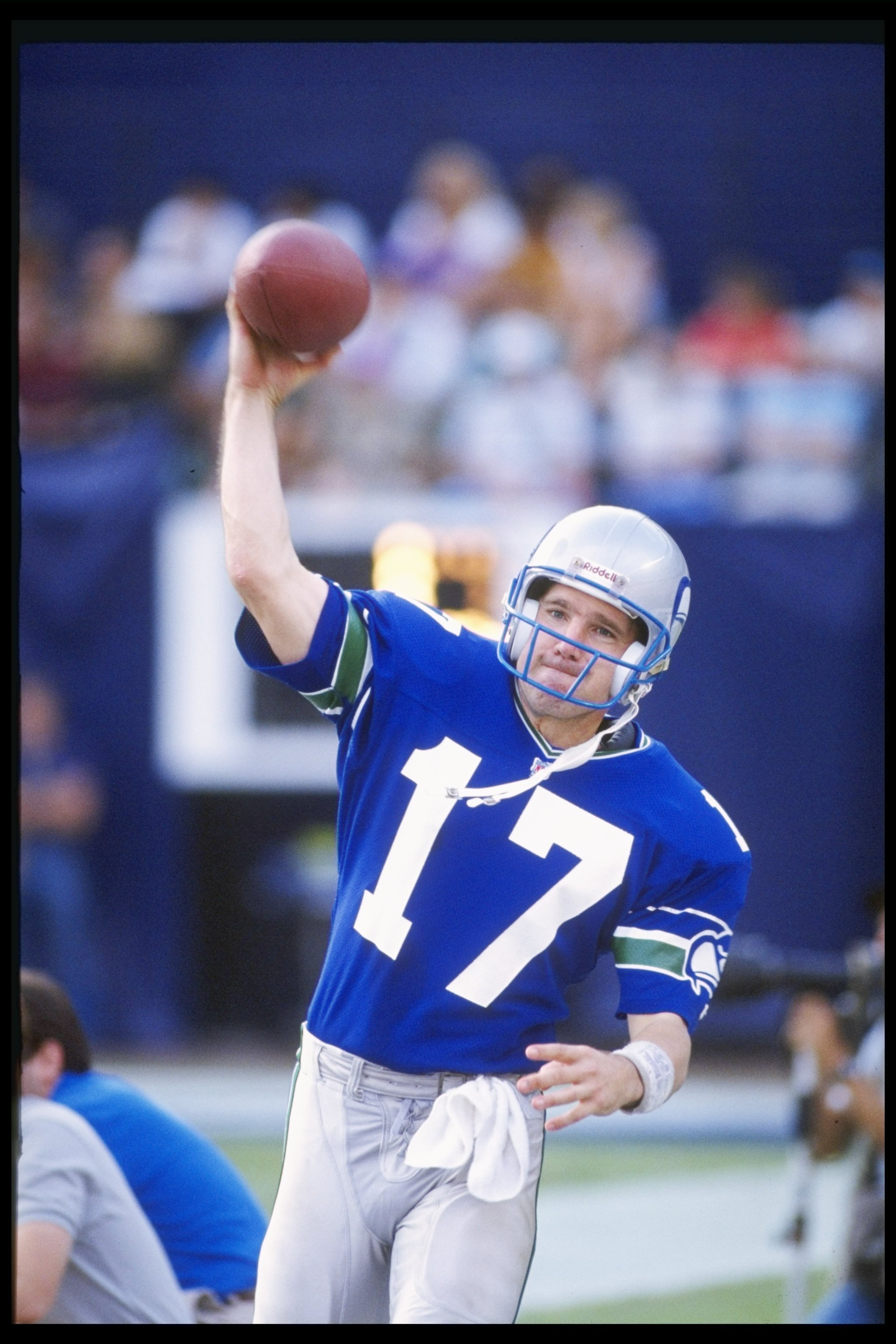 10 Nov 1991: Quarterback Dave Krieg of the Seattle Seahawks passes the ball during a game against the San Diego Chargers at Jack Murphy Stadium in San Diego, California. The Chargers won the game, 17-14.