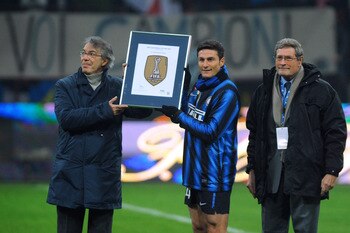MILAN, ITALY - JANUARY 06:  FC Internazionale Milano President Massimo Moratti (L) and Javier Zanetti pose during the presentation of the FIFA Club World Cup Champions badge before the Serie A match between FC Internazionale Milano and SSC Napoli at Stadi