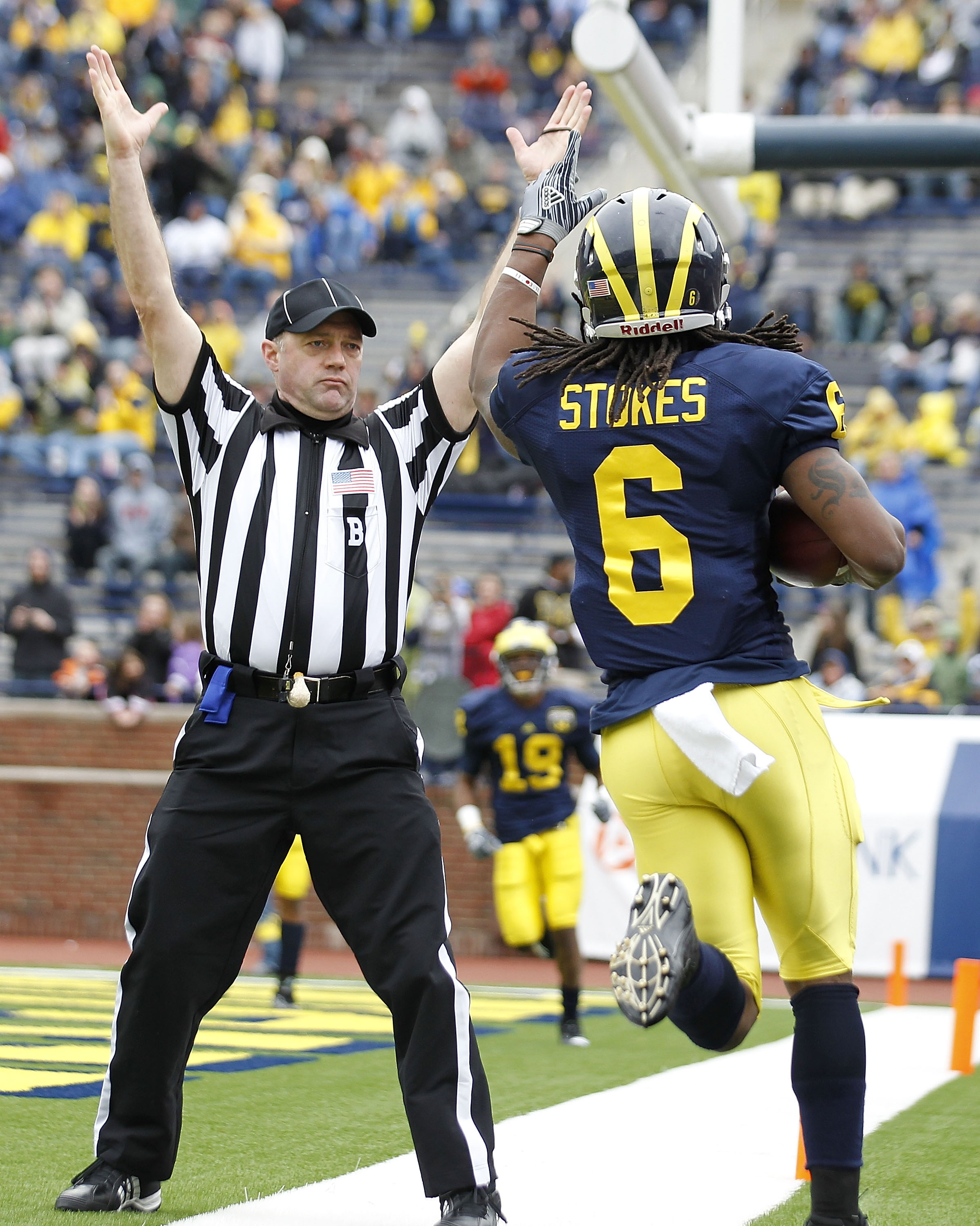 ANN ARBOR, MI - APRIL 16: Je'Ron Stokes #6 of the Michigan Wolverines scores a touchdown late in the game during the annual Spring Game at Michigan Stadium on April 16, 2011 in Ann Arbor, Michigan.  (Photo by Leon Halip/Getty Images)