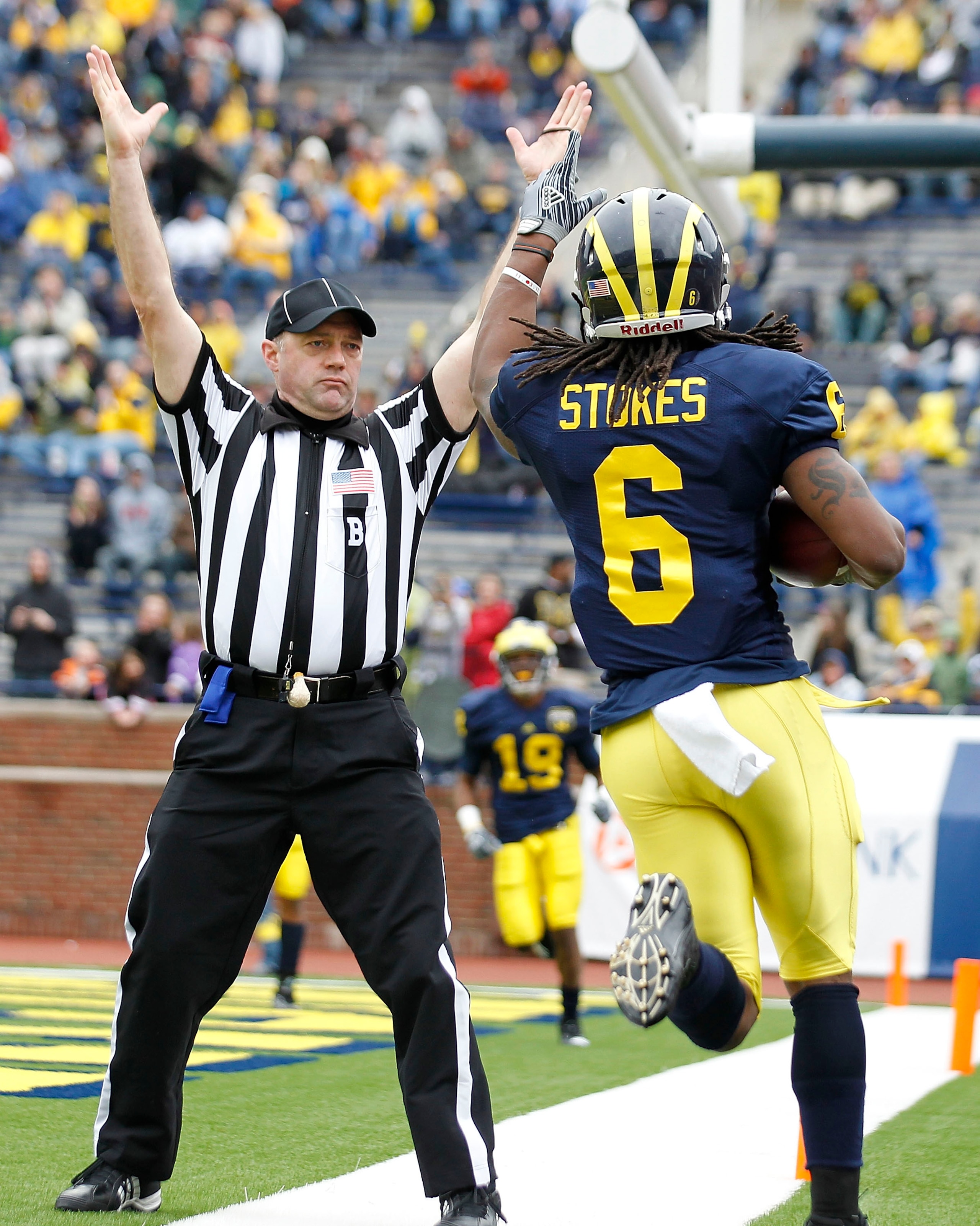 ANN ARBOR, MI - APRIL 16: Je'Ron Stokes #6 of the Michigan Wolverines scores a touchdown late in the game during the annual Spring Game at Michigan Stadium on April 16, 2011 in Ann Arbor, Michigan.  (Photo by Leon Halip/Getty Images)