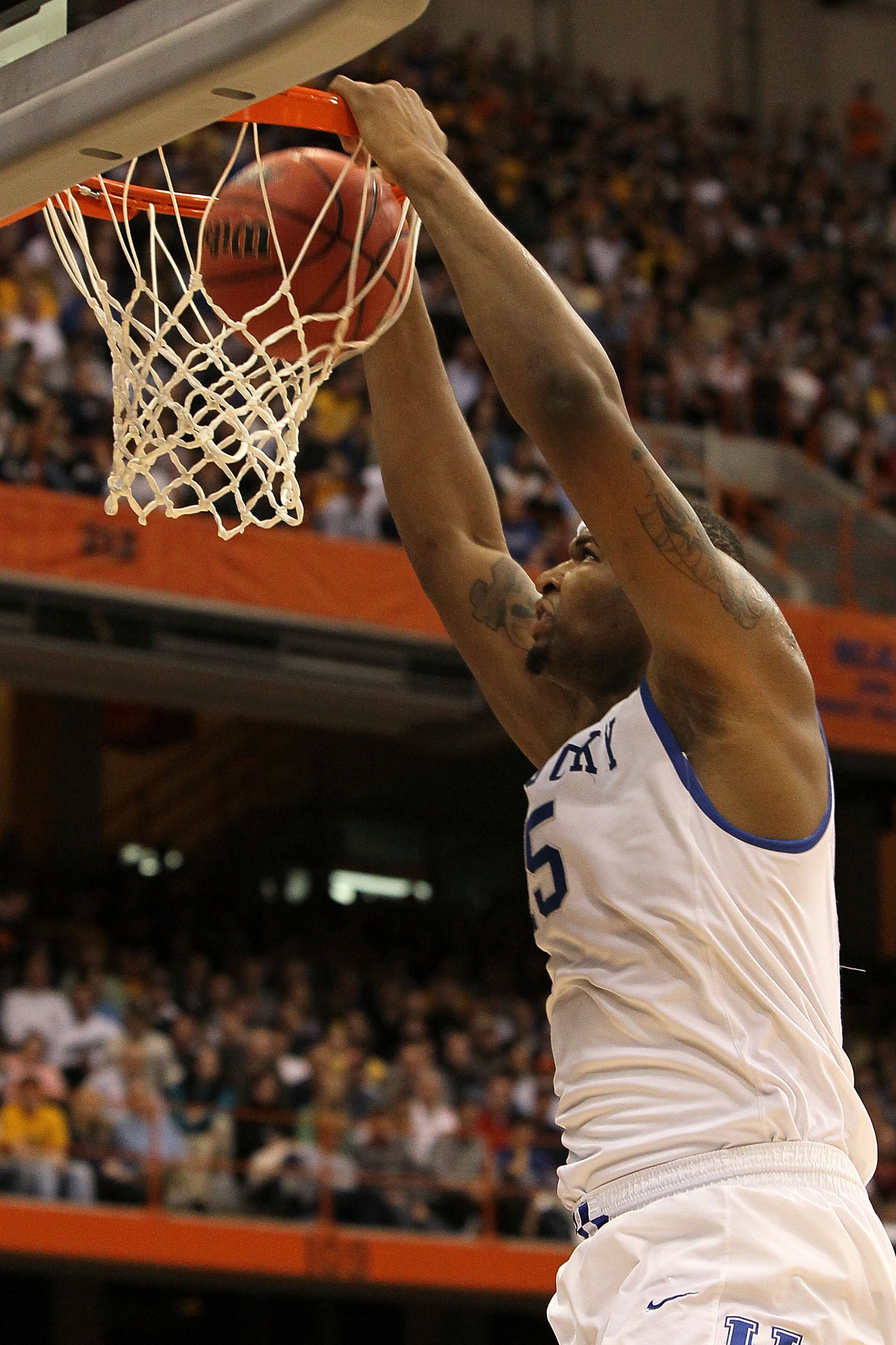 SYRACUSE, NY - MARCH 27:  DeMarcus Cousins #15 of the Kentucky Wildcats dunks in the second half against the West Virginia Mountaineers during the east regional final of the 2010 NCAA men's basketball tournament at the Carrier Dome on March 27, 2010 in Sy