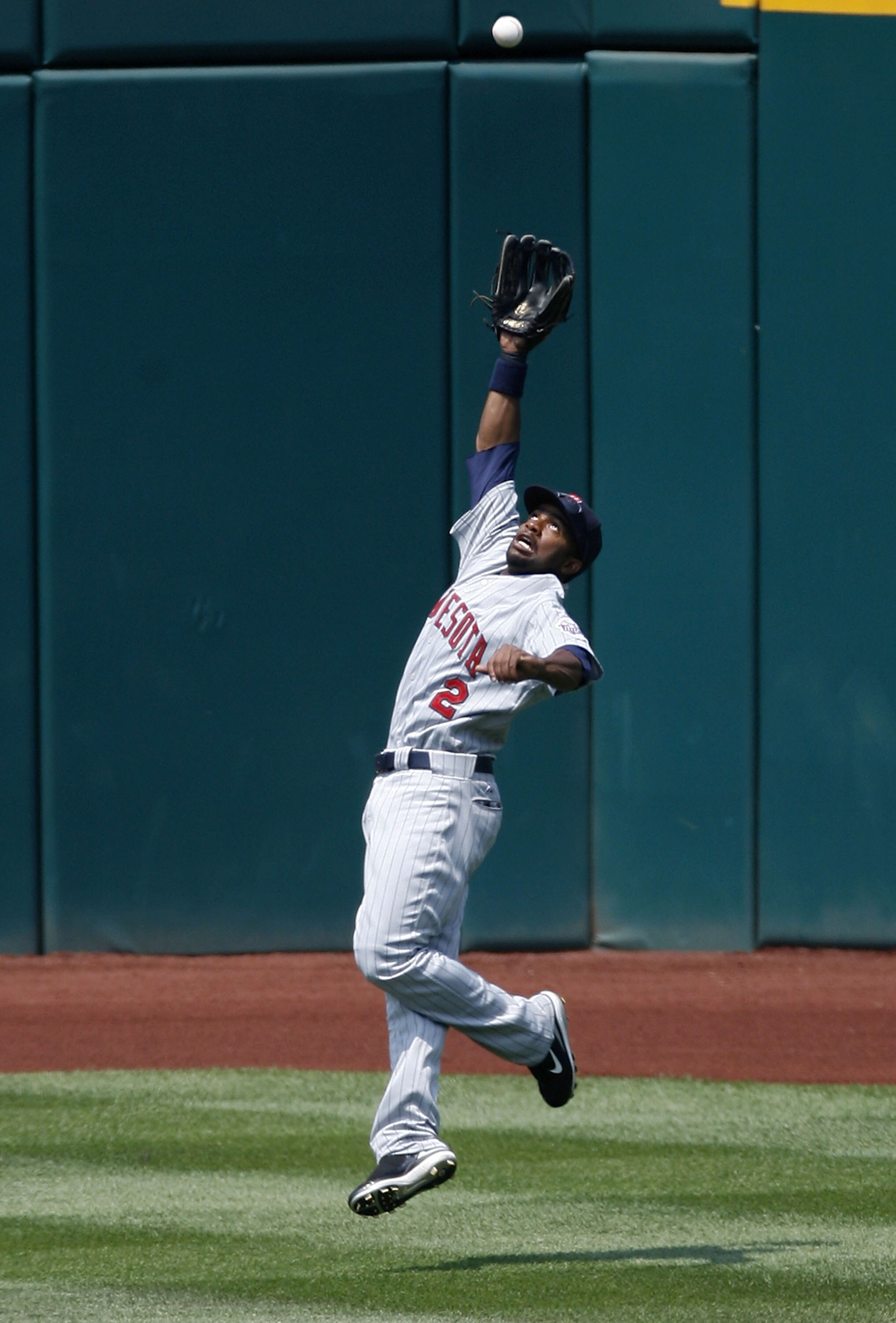 CLEVELAND - JULY 27:  Denard Span #2 of the Minnesota Twins makes a leaping catch while playing the Cleveland Indians  on July 27, 2008 at Progressive Field in Cleveland, Ohio. Minnesota won the game 4-2.  (Photo by Gregory Shamus/Getty Images)