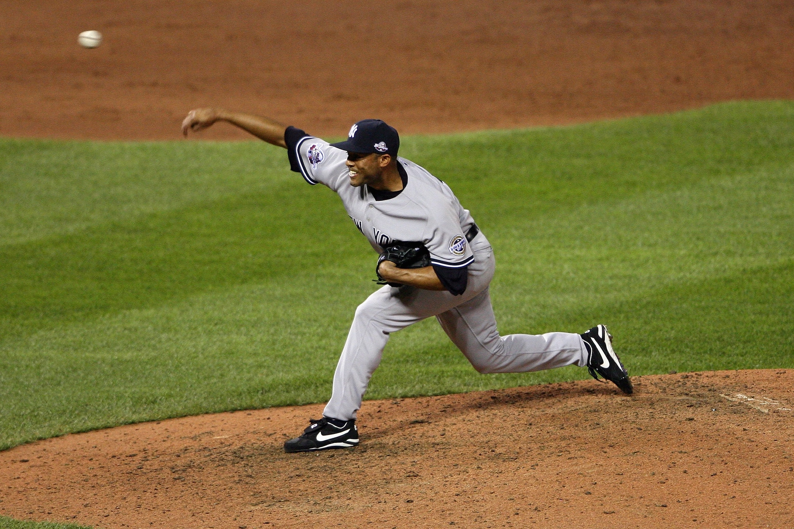 ST. LOUIS, MO - JULY 14:  American League All-Star Mariano Rivera of the New York Yankees pitches during the 2009 MLB All-Star Game at Busch Stadium on July 14, 2009 in St Louis, Missouri. (Photo by Elsa/Getty Images)
