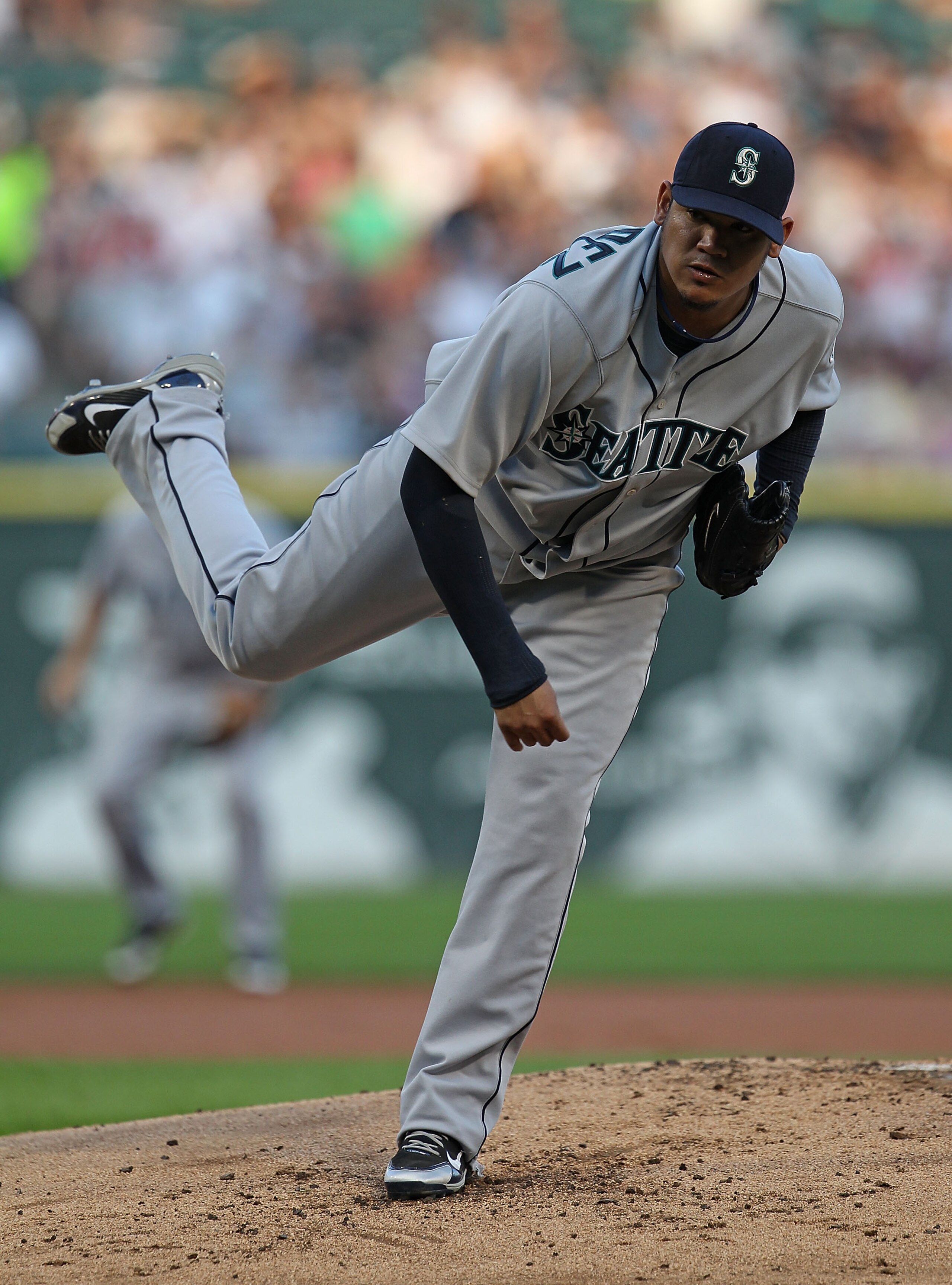 CHICAGO - JULY 26: Starting pitcher Felix Hernandez #34 of the Seattle Mariners delivers the ball against the Chicago White Sox at U.S. Cellular Field on July 26, 2010 in Chicago, Illinois. The White Sox defeated the Mariners 6-1. (Photo by Jonathan Danie CHICAGO - JULY 26: Starting pitcher Felix Hernandez #34 of the Seattle Mariners delivers the ball against the Chicago White Sox at U.S. Cellular Field on July 26, 2010 in Chicago, Illinois. The White Sox defeated the Mariners 6-1. (Photo by Jonathan Danie