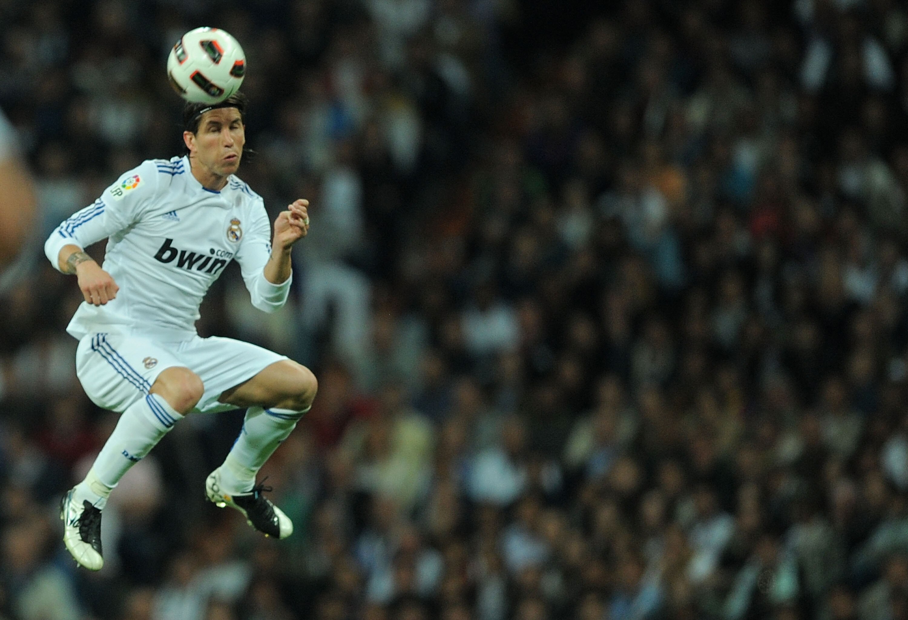 MADRID, SPAIN - APRIL 16: Sergio Ramos of Real Madrid in action during the La Liga match between Real Madrid and Barcelona at Estadio Santiago Bernabeu on April 16, 2011 in Madrid, Spain.  (Photo by Denis Doyle/Getty Images)