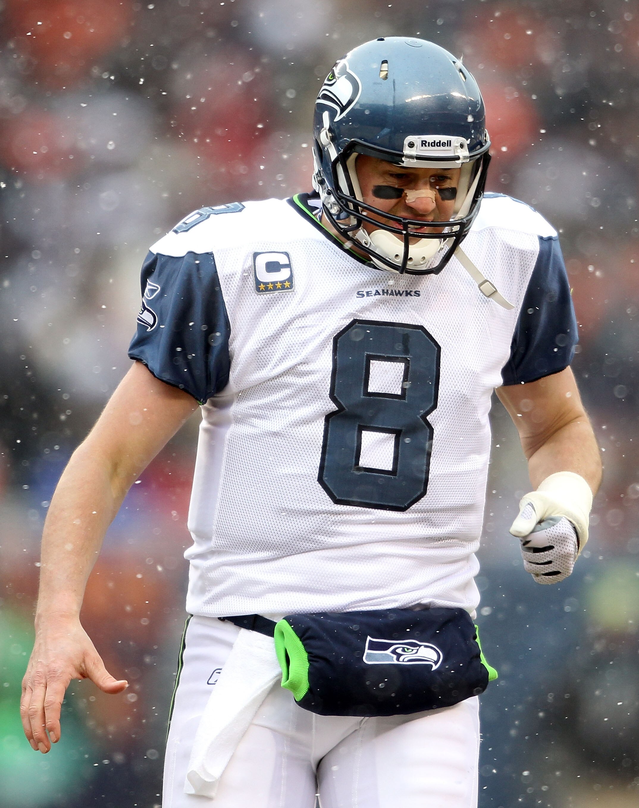 CHICAGO, IL - JANUARY 16:  Quarterback Matt Hasselbeck #8 of the Seattle Seahawks reacts while taking on the Chicago Bears in the 2011 NFC divisional playoff game at Soldier Field on January 16, 2011 in Chicago, Illinois.  (Photo by Andy Lyons/Getty Image