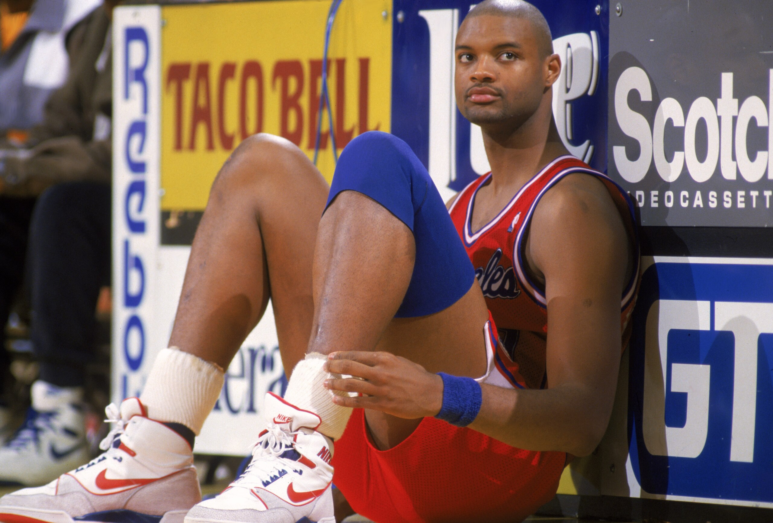 LOS ANGELES - JANUARY 1: Benoit Benjamin #00 of the Los Angeles Clippers waits to enter the NBA game against the Los Angeles Lakers at the Great Western Forum, in Los Angeles, California on January 1, 1988. NOTE TO USER: User expressly acknowledges and LOS ANGELES - JANUARY 1: Benoit Benjamin #00 of the Los Angeles Clippers waits to enter the NBA game against the Los Angeles Lakers at the Great Western Forum, in Los Angeles, California on January 1, 1988. NOTE TO USER: User expressly acknowledges and