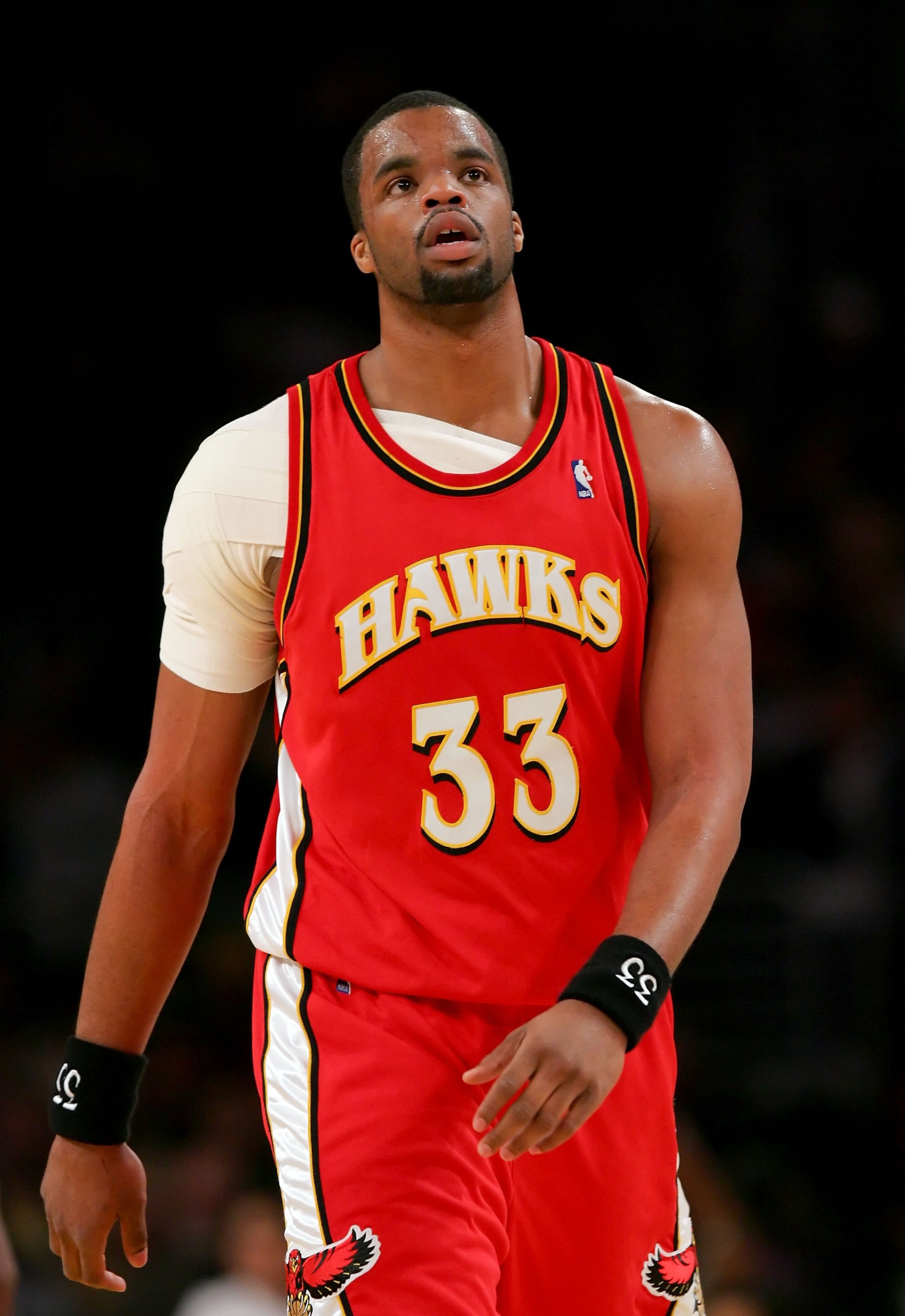 LOS ANGELES - DECEMBER 8: Sheldon Williams #33 of the Atlanta Hawks walks upcourt during the game against the Los Angeles Lakers on December 8, 2006 at Staples Center in Los Angeles, California. NOTE TO USER: User expressly acknowledges and agrees that, LOS ANGELES - DECEMBER 8: Sheldon Williams #33 of the Atlanta Hawks walks upcourt during the game against the Los Angeles Lakers on December 8, 2006 at Staples Center in Los Angeles, California. NOTE TO USER: User expressly acknowledges and agrees that,