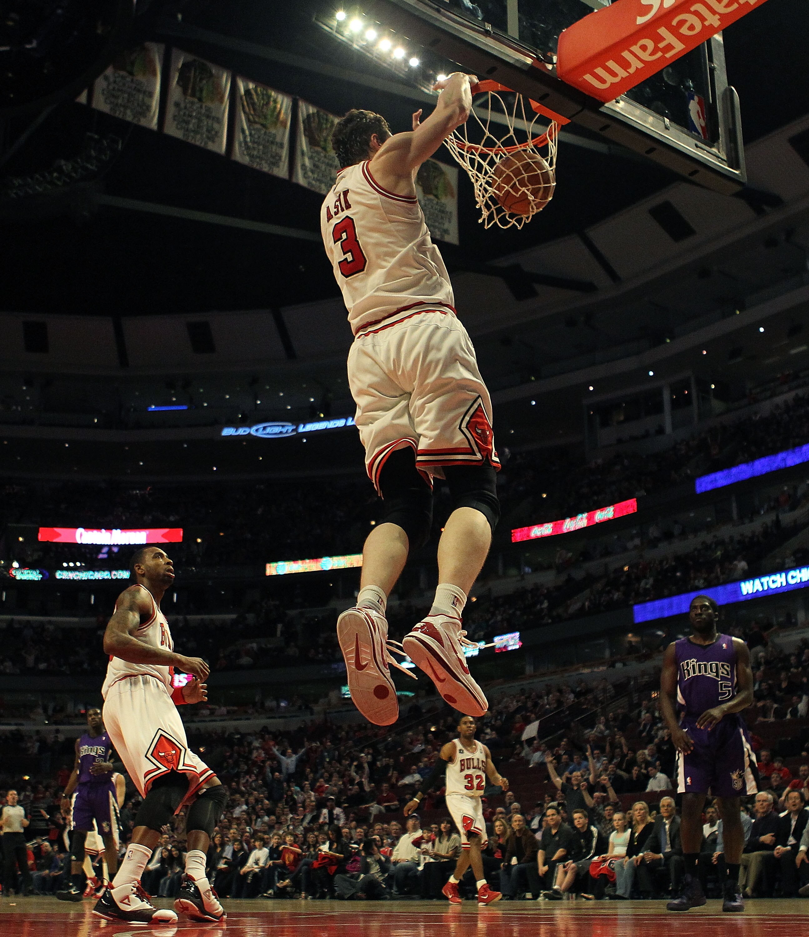 CHICAGO, IL - MARCH 21: Omer Asik #3 of the Chicago Bulls dunks the ball against the Sacramento Kings at the United Center on March 21, 2011 in Chicago, Illinois. The Bulls defeated the Kings 132-92. NOTE TO USER: User expressly acknowledges and agrees th