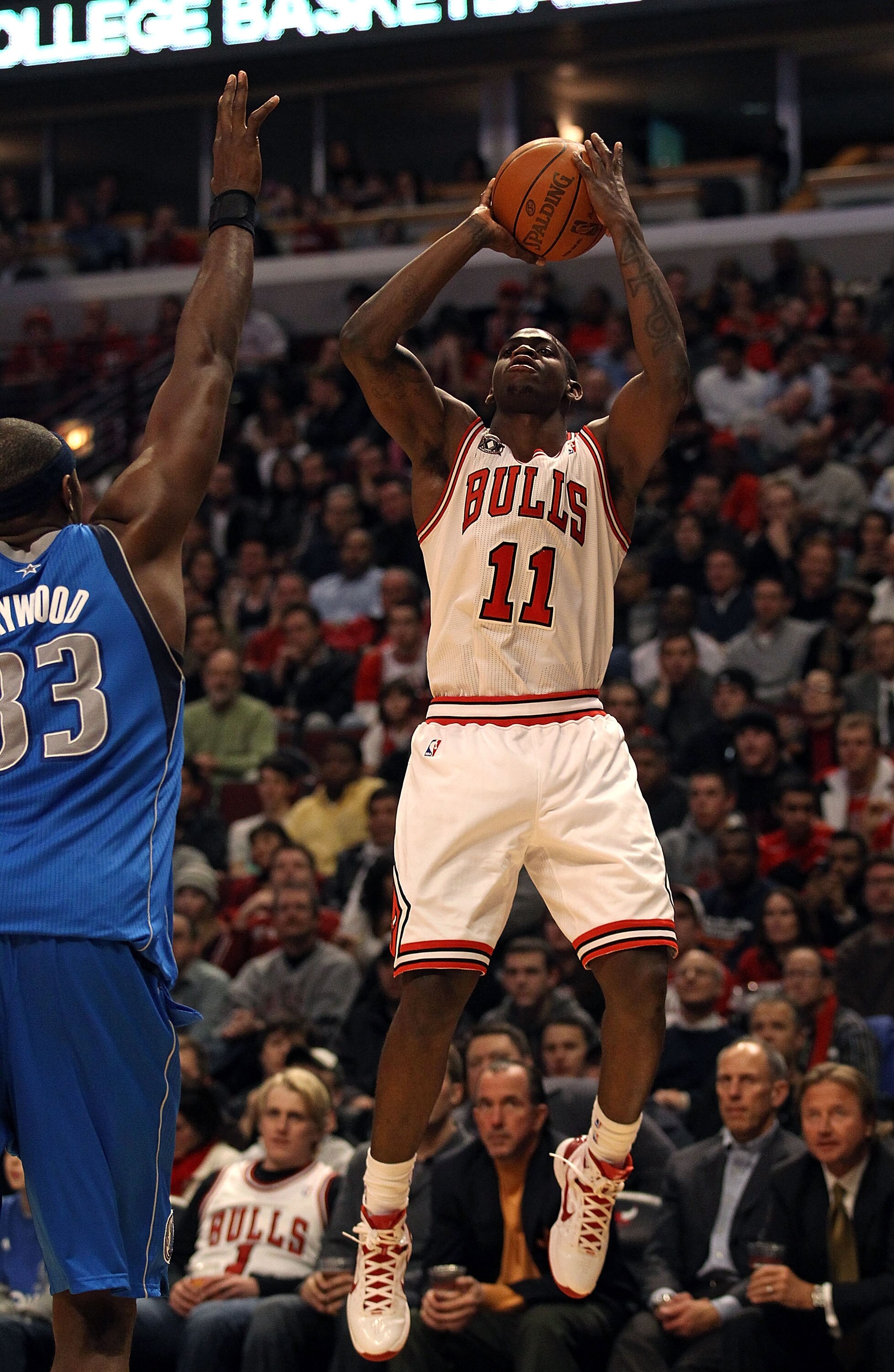 CHICAGO, IL - JANUARY 20: Ronnie Brewer #11 of the Chicago Bulls shoots over Brendan Haywood #33 of the Dallas Mavericks at the United Center on January 20, 2011 in Chicago, Illinois. The Bulls defeated the Mavericks 82-77. NOTE TO USER: User expressly ac