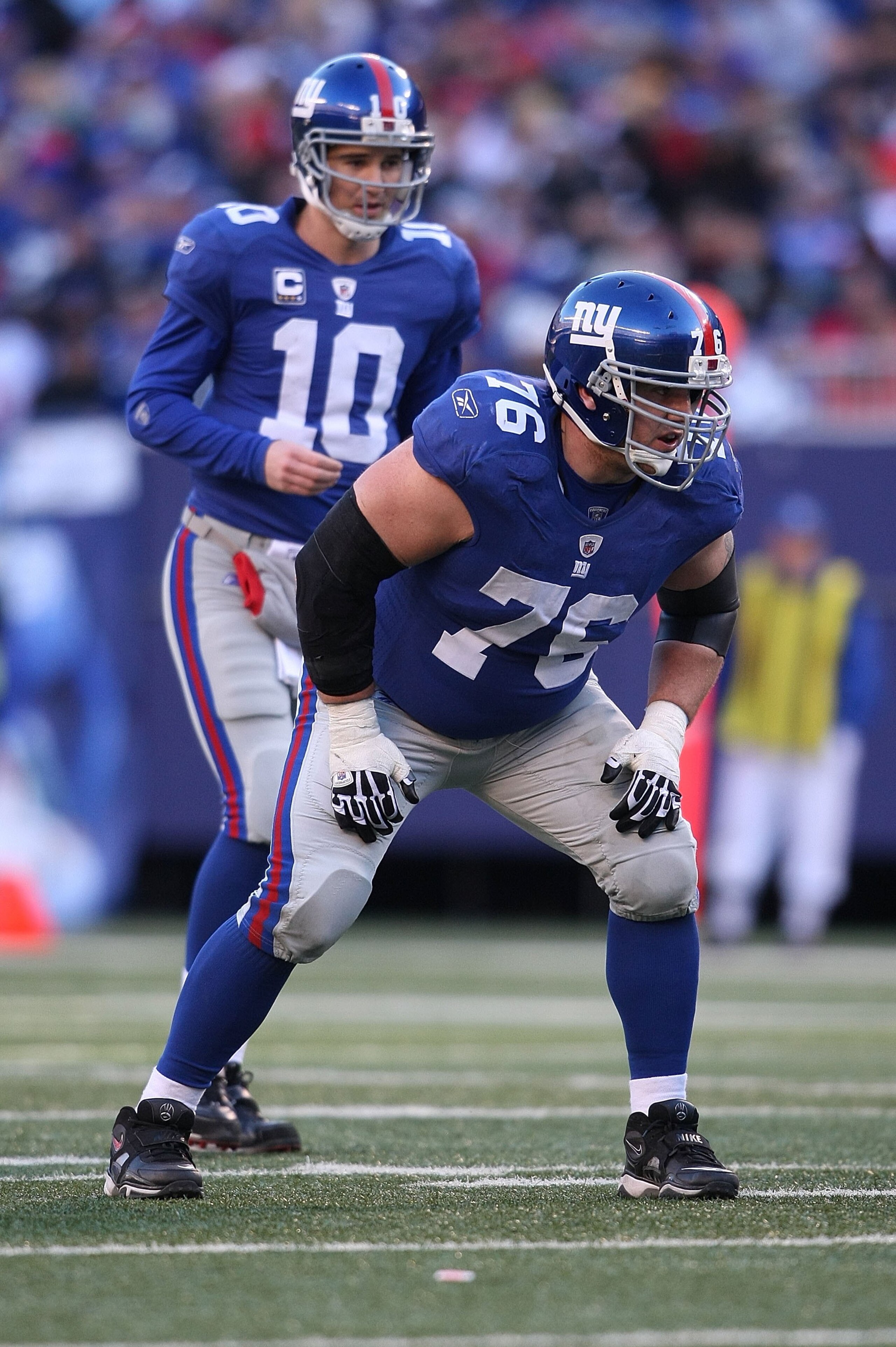 EAST RUTHERFORD, NJ - DECEMBER 27:  Chris Snee #76 of the New York Giants against the Carolina Panthers at Giants Stadium on December 27, 2009 in East Rutherford, New Jersey.  (Photo by Nick Laham/Getty Images)