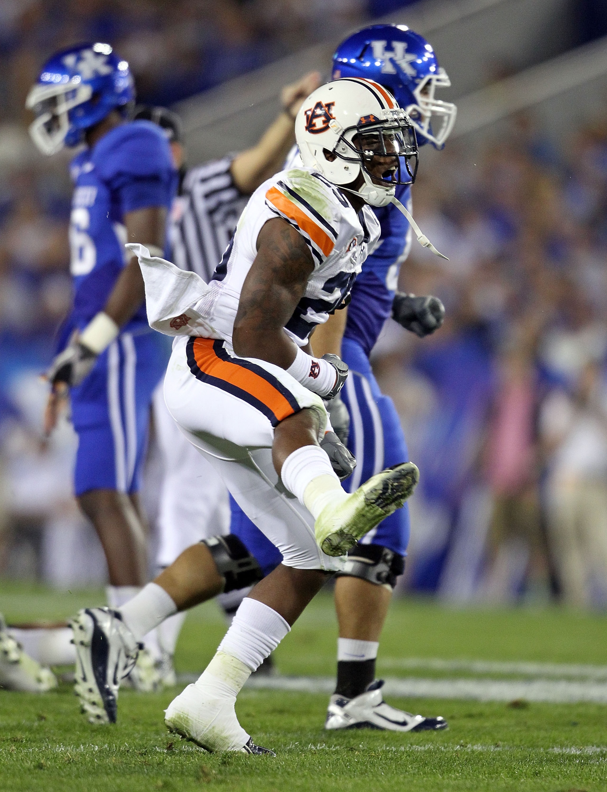 LEXINGTON, KY - OCTOBER 09: Daren Bates #25 of the Auburn Tigers celebrates after Auburn recovered a fumble during the SEC game against the Kentucky Wildcats at Commonwealth Stadium on October 9, 2010 in Lexington, Kentucky.  (Photo by Andy Lyons/Getty Im