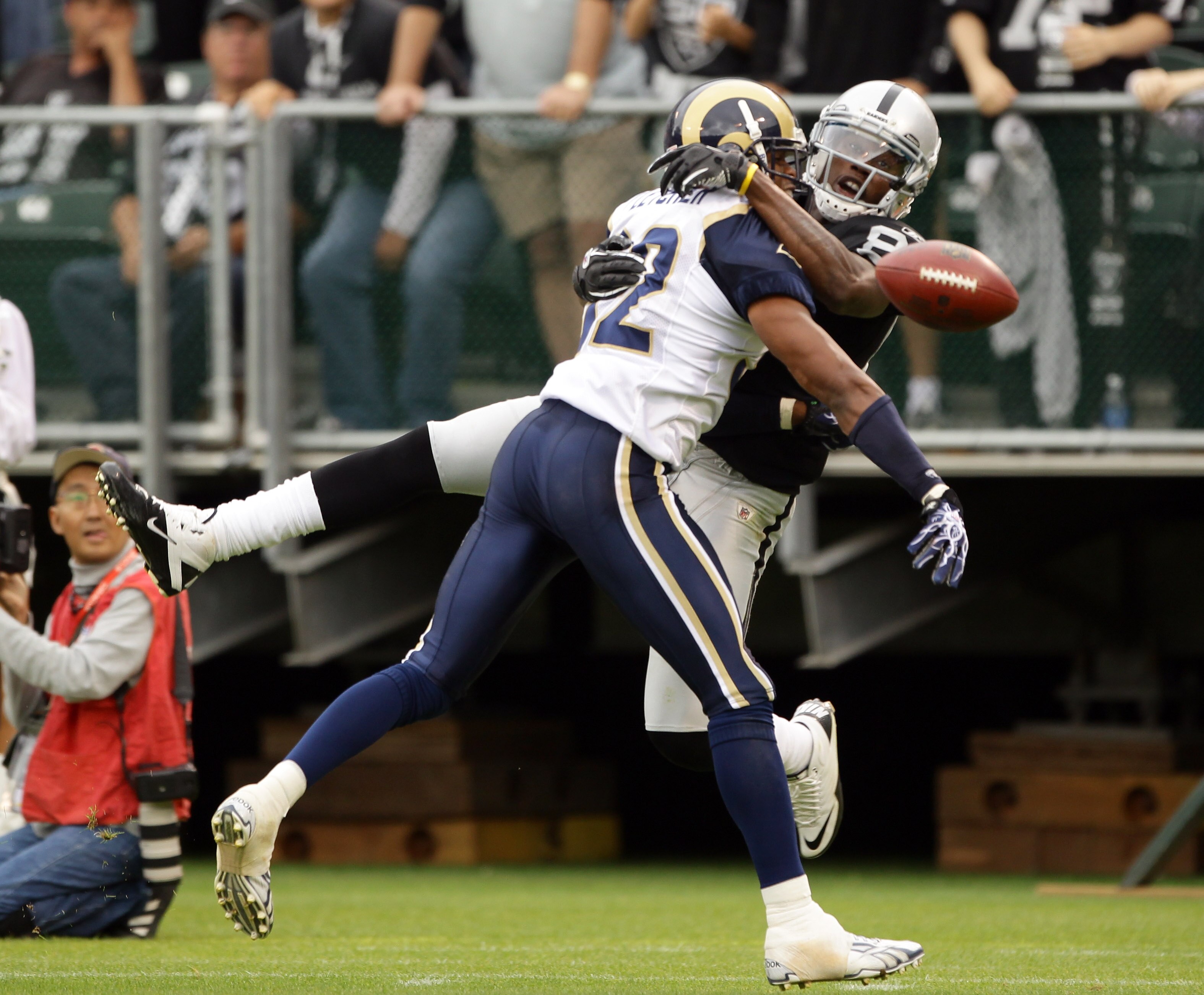 OAKLAND, CA - SEPTEMBER 19:  Bradley Fletcher #32 of the St. Louis Rams breaks up a pass intended for Darrius Heyward-Bey #85 of the Oakland Raiders at the Oakland-Alameda County Coliseum on September 19, 2010 in Oakland, California.  (Photo by Ezra Shaw/