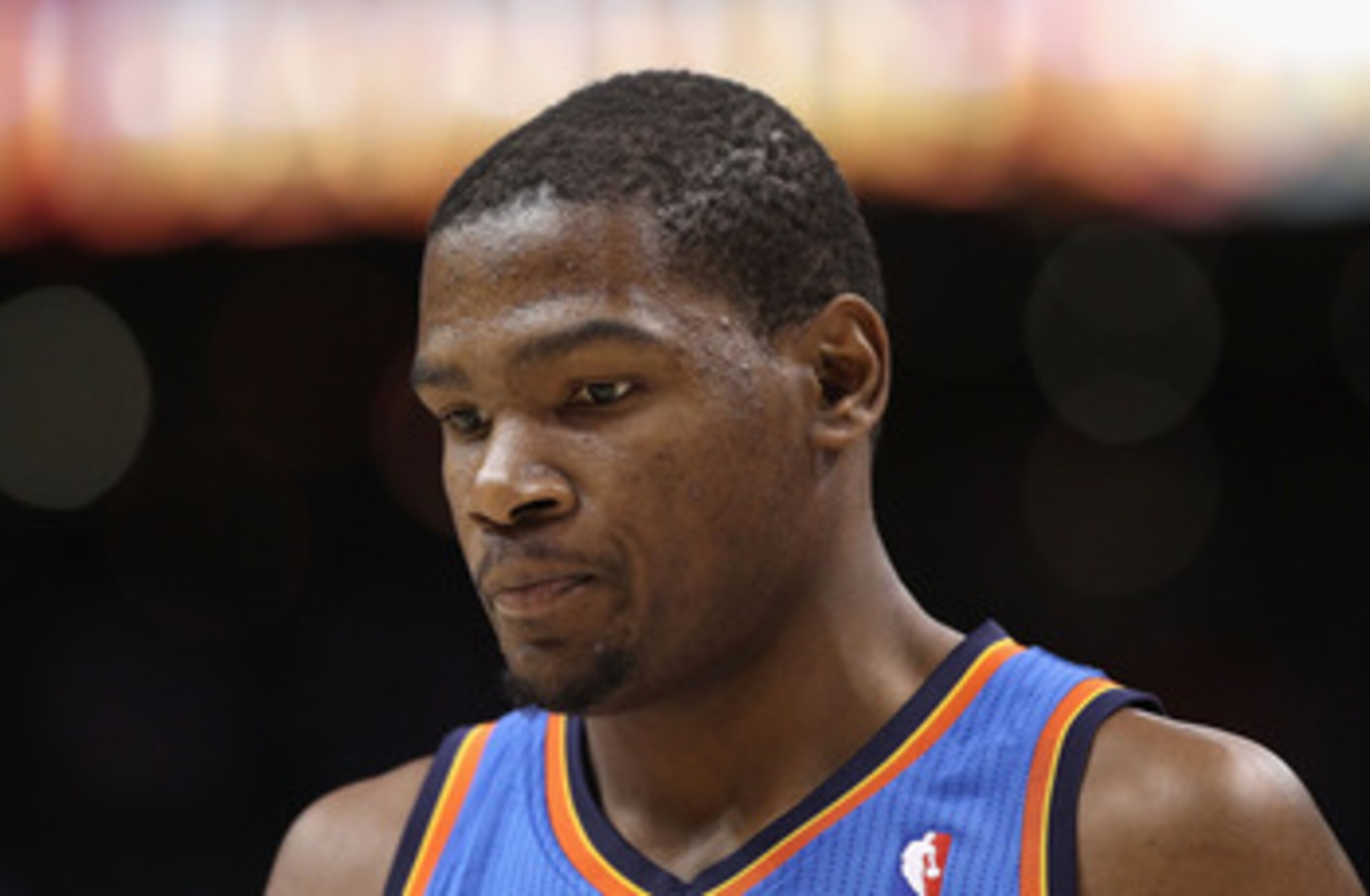 PHOENIX, AZ - MARCH 30:  Kevin Durant #35 of the Oklahoma City Thunder  during the NBA game against the Phoenix Suns at US Airways Center on March 30, 2011 in Phoenix, Arizona. The Thunder defeated the Suns 116-98.   NOTE TO USER: User expressly acknowled